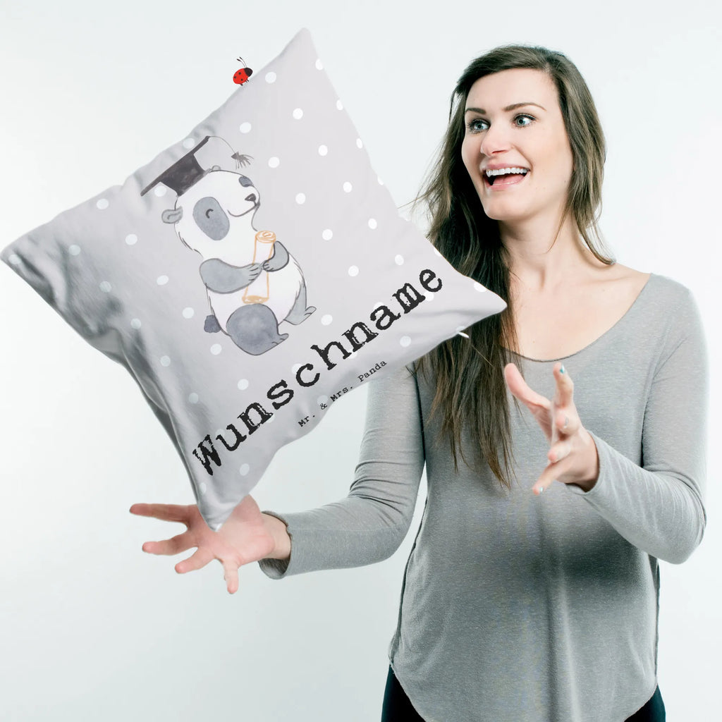 Personalisiertes Kissen Panda Bester Bachelor der Welt Kissen, personalisiert, Name, Wunschname, bedrucken, Kopfkissen, für, Dankeschön, Geschenk, Schenken, Geburtstag, Geburtstagsgeschenk, Geschenkidee, Danke, Bedanken, Mitbringsel, Freude machen, Geschenktipp, Bachelor, Student, Studium, Sohn, Spaß, Musterschüler, lustig, Studienabschluss, witzig, Universität, Abschluss, Alumni, Uni, Studenten, Hochschule