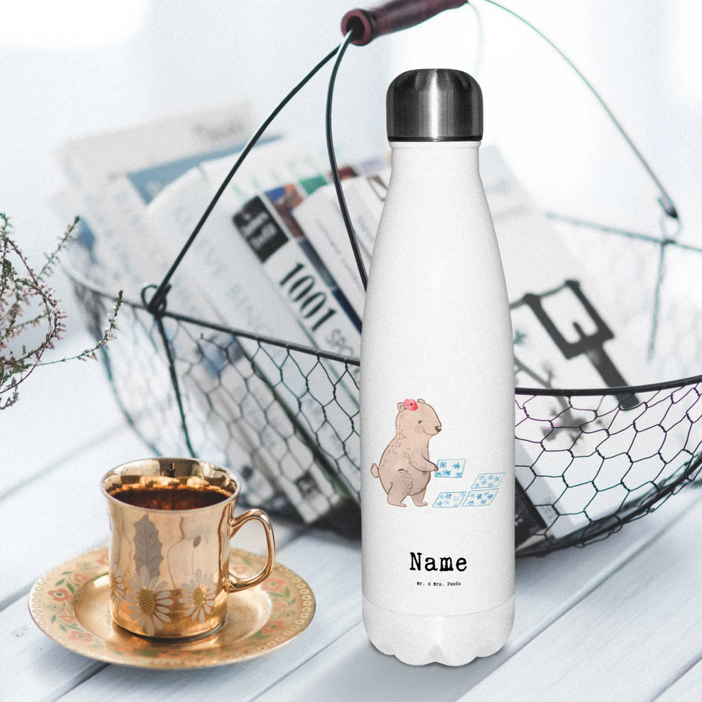 Personalisierte Thermosflasche Fliesenlegerin mit Herz Personalisierte Isolierflasche, Personalisierte Thermoflasche, Personalisierte Trinkflasche, Trinkflasche Mit Namen, Wunschname, Bedrucken, Namensflasche, Beruf, Ausbildung, Jubiläum, Abschied, Rente, Kollege, Kollegin, Geschenk, Schenken, Arbeitskollege, Mitarbeiter, Firma, Danke, Dankeschön, Fliesenlegerin, Gesellenprüfung, Fliesenlegermeisterin, Fliesenlegerbetrieb, Fliesenfachhandel, Handwerk