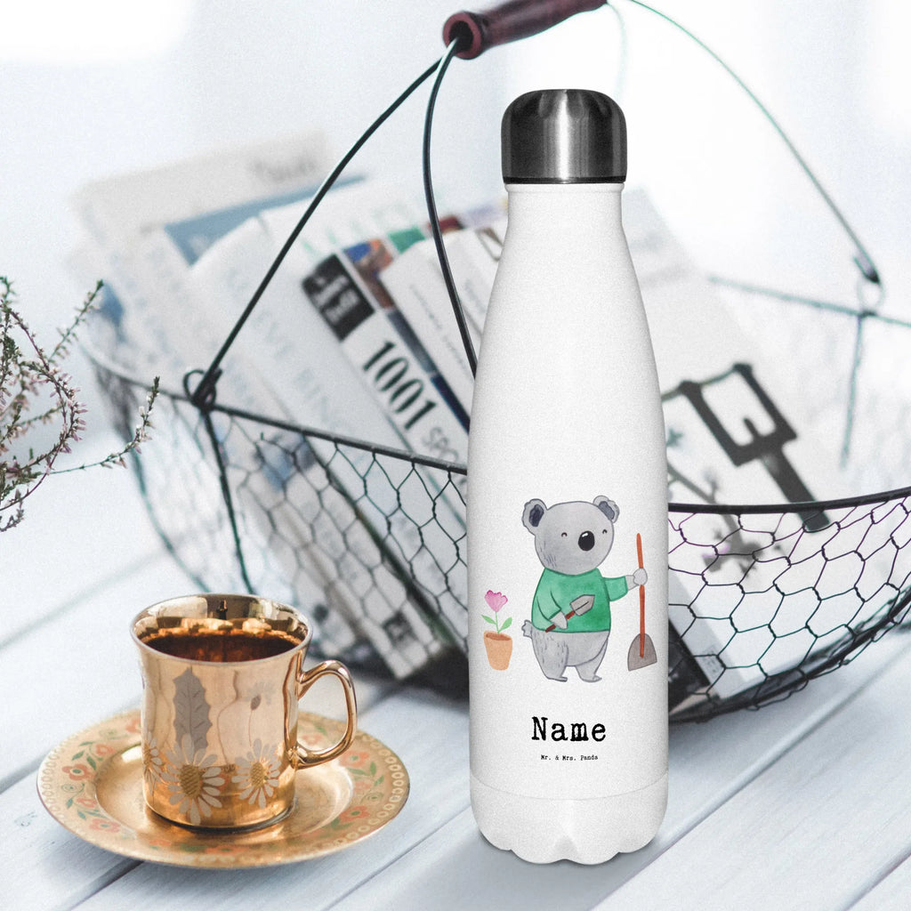 Personalisierte Thermosflasche Garten- und Landschaftsbauer mit Herz Personalisierte Isolierflasche, Personalisierte Thermoflasche, Personalisierte Trinkflasche, Trinkflasche Mit Namen, Wunschname, Bedrucken, Namensflasche, Beruf, Ausbildung, Jubiläum, Abschied, Rente, Kollege, Kollegin, Geschenk, Schenken, Arbeitskollege, Mitarbeiter, Firma, Danke, Dankeschön, Gärtner, Gartenplaner, Gärtnerei, Gartenbau, Hobbygärtner, Garten- und Landschaftsbauer