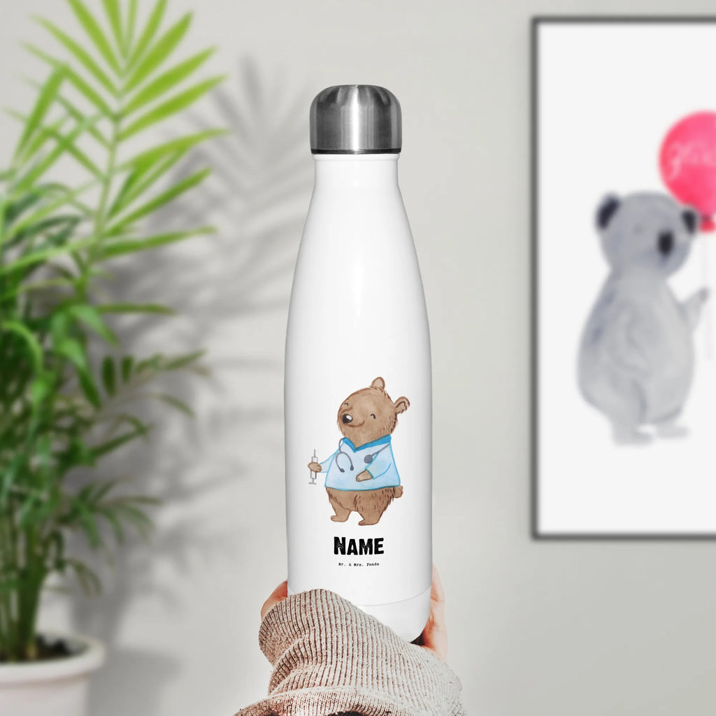 Personalisierte Thermosflasche Anästhesist mit Herz Personalisierte Isolierflasche, Personalisierte Thermoflasche, Personalisierte Trinkflasche, Trinkflasche Mit Namen, Wunschname, Bedrucken, Namensflasche, Beruf, Ausbildung, Jubiläum, Abschied, Rente, Kollege, Kollegin, Geschenk, Schenken, Arbeitskollege, Mitarbeiter, Firma, Danke, Dankeschön, Anästhesist, Narkosearzt, Anästhesie, Krankenhaus, Studium