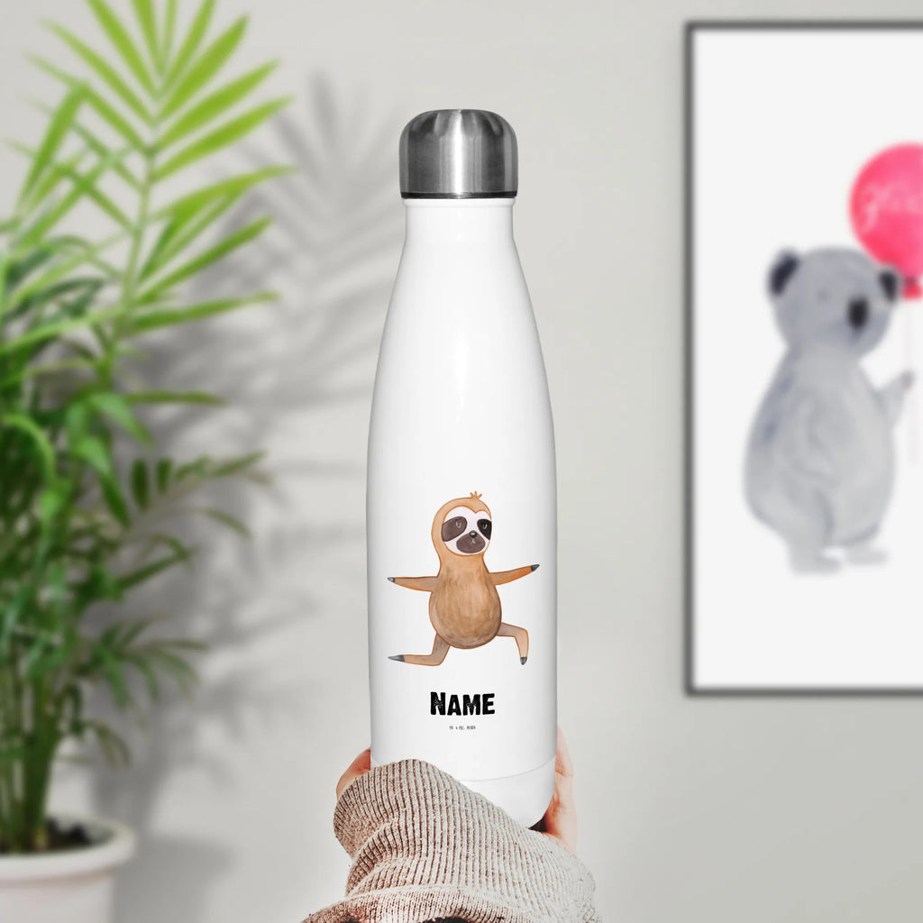 Personalisierte Thermosflasche Faultier  Yoga Personalisierte Isolierflasche, Personalisierte Thermoflasche, Personalisierte Trinkflasche, Trinkflasche Mit Namen, Wunschname, Bedrucken, Namensflasche, Faultier, Faultier Geschenk, Faultier Deko, Faultiere, faul, Lieblingstier, Yoga, Namaste, Krieger, Yogaübungen, Meditation, Atmung, Gelassenheit, Entspannung