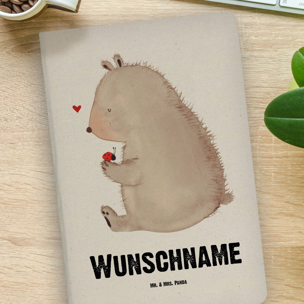 DIN A4 Personalisiertes Notizbuch Bär mit Marienkäfer Personalisiertes Notizbuch, Notizbuch mit Namen, Notizbuch bedrucken, Personalisierung, Namensbuch, Namen, Bär, Teddy, Teddybär, Marienkäfer, Liebe, Freiheit, Motivation, Das Leben ist schön