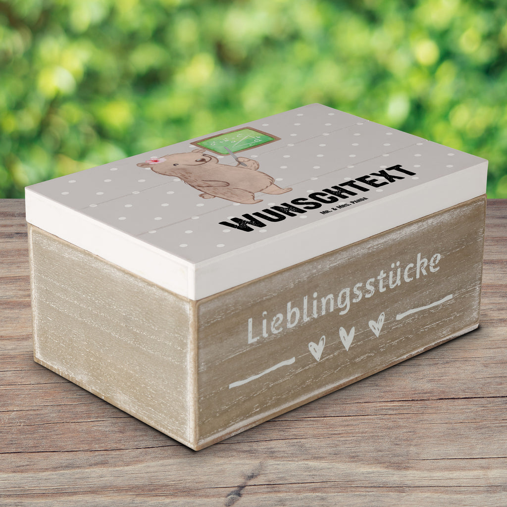 Personalisierte Holzkiste Mathematikerin Herz Holzkiste mit Namen, Kiste mit Namen, Schatzkiste mit Namen, Truhe mit Namen, Schatulle mit Namen, Erinnerungsbox mit Namen, Erinnerungskiste, mit Namen, Dekokiste mit Namen, Aufbewahrungsbox mit Namen, Holzkiste Personalisiert, Kiste Personalisiert, Schatzkiste Personalisiert, Truhe Personalisiert, Schatulle Personalisiert, Erinnerungsbox Personalisiert, Erinnerungskiste Personalisiert, Dekokiste Personalisiert, Aufbewahrungsbox Personalisiert, Geschenkbox personalisiert, GEschenkdose personalisiert, Beruf, Ausbildung, Jubiläum, Abschied, Rente, Kollege, Kollegin, Geschenk, Schenken, Arbeitskollege, Mitarbeiter, Firma, Danke, Dankeschön, Mathematikerin, Mathematik Studium, Studentin Mathe, Bachelor, Master