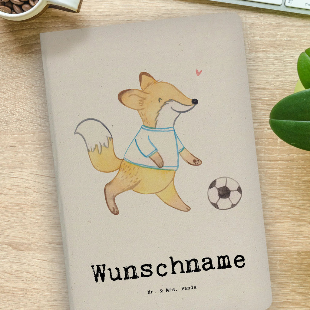 DIN A4 Personalisiertes Notizbuch Fuchs Fußball spielen Personalisiertes Notizbuch, Notizbuch mit Namen, Notizbuch bedrucken, Personalisierung, Namensbuch, Namen, Geschenk, Sport, Sportart, Hobby, Schenken, Danke, Dankeschön, Auszeichnung, Gewinn, Sportler, Fußball spielen, Fußballtraining, Fußballverein, Fußballmannschaft, Fußball Turnier, Punktspiele, Fußball