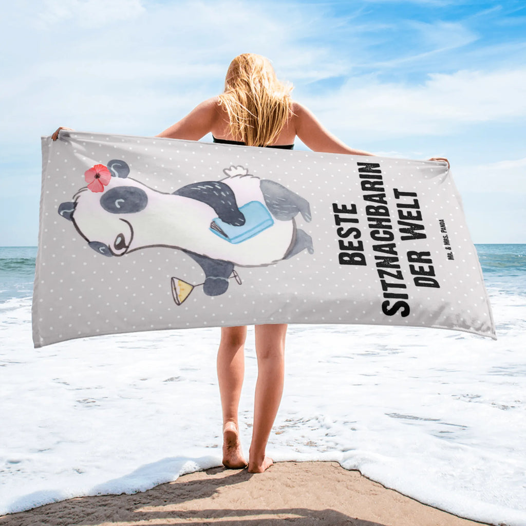 XL Badehandtuch Panda Beste Sitznachbarin der Welt Handtuch, Badetuch, Duschtuch, Strandtuch, Saunatuch, für, Dankeschön, Geschenk, Schenken, Geburtstag, Geburtstagsgeschenk, Geschenkidee, Danke, Bedanken, Mitbringsel, Freude machen, Geschenktipp, Sitznachbarin, Stuhlnachbar, Mitschülerin, Nachbarin, Uni, Universität, Seminar, Kommilitone, Tischnachbar, Schule, Mitstudentin, Hochschule, Beste Sitznachbarin der Welt, Weltbeste Sitznachbarin