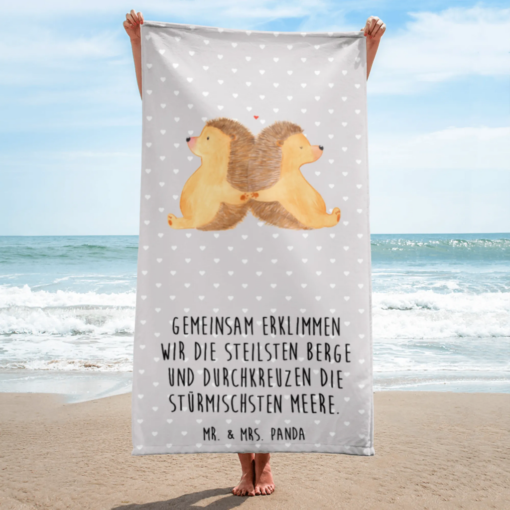 XL Badehandtuch Igel händchenhaltend Handtuch, Badetuch, Duschtuch, Strandtuch, Saunatuch, Liebe, Partner, Freund, Freundin, Ehemann, Ehefrau, Heiraten, Verlobung, Heiratsantrag, Liebesgeschenk, Jahrestag, Hocheitstag, Igel, Igelliebe, Hand in Hand, Liebesbeweis, große Liebe, Liebesbotschaft, Hochzeit, Lieblingsmensch, Gemeinsamkeit, Love, Geschenk für zwei