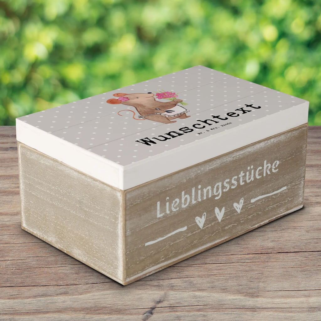 Personalisierte Holzkiste Maus Beste Großtante der Welt Holzkiste mit Namen, Kiste mit Namen, Schatzkiste mit Namen, Truhe mit Namen, Schatulle mit Namen, Erinnerungsbox mit Namen, Erinnerungskiste, mit Namen, Dekokiste mit Namen, Aufbewahrungsbox mit Namen, Holzkiste Personalisiert, Kiste Personalisiert, Schatzkiste Personalisiert, Truhe Personalisiert, Schatulle Personalisiert, Erinnerungsbox Personalisiert, Erinnerungskiste Personalisiert, Dekokiste Personalisiert, Aufbewahrungsbox Personalisiert, Geschenkbox personalisiert, GEschenkdose personalisiert, für, Dankeschön, Geschenk, Schenken, Geburtstag, Geburtstagsgeschenk, Geschenkidee, Danke, Bedanken, Mitbringsel, Freude machen, Geschenktipp, Großtante, Grosstante, Tante, Lieblingstante, Familie, Schwester, Tanten, Kleinigkeit, Beste, Nichte, Neffe, Groß