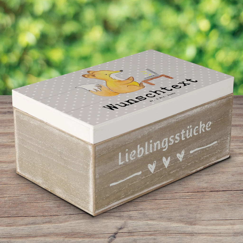 Personalisierte Holzkiste Fuchs Bester Arbeitskollege der Welt Holzkiste mit Namen, Kiste mit Namen, Schatzkiste mit Namen, Truhe mit Namen, Schatulle mit Namen, Erinnerungsbox mit Namen, Erinnerungskiste, mit Namen, Dekokiste mit Namen, Aufbewahrungsbox mit Namen, Holzkiste Personalisiert, Kiste Personalisiert, Schatzkiste Personalisiert, Truhe Personalisiert, Schatulle Personalisiert, Erinnerungsbox Personalisiert, Erinnerungskiste Personalisiert, Dekokiste Personalisiert, Aufbewahrungsbox Personalisiert, Geschenkbox personalisiert, GEschenkdose personalisiert, für, Dankeschön, Geschenk, Schenken, Geburtstag, Geburtstagsgeschenk, Geschenkidee, Danke, Bedanken, Mitbringsel, Freude machen, Geschenktipp, Arbeitskollege, Kollege, Büro, Abschiedsgeschenk, Ruhestand, Arbeit, Mitarbeiter, Berufsgenosse, Beruf