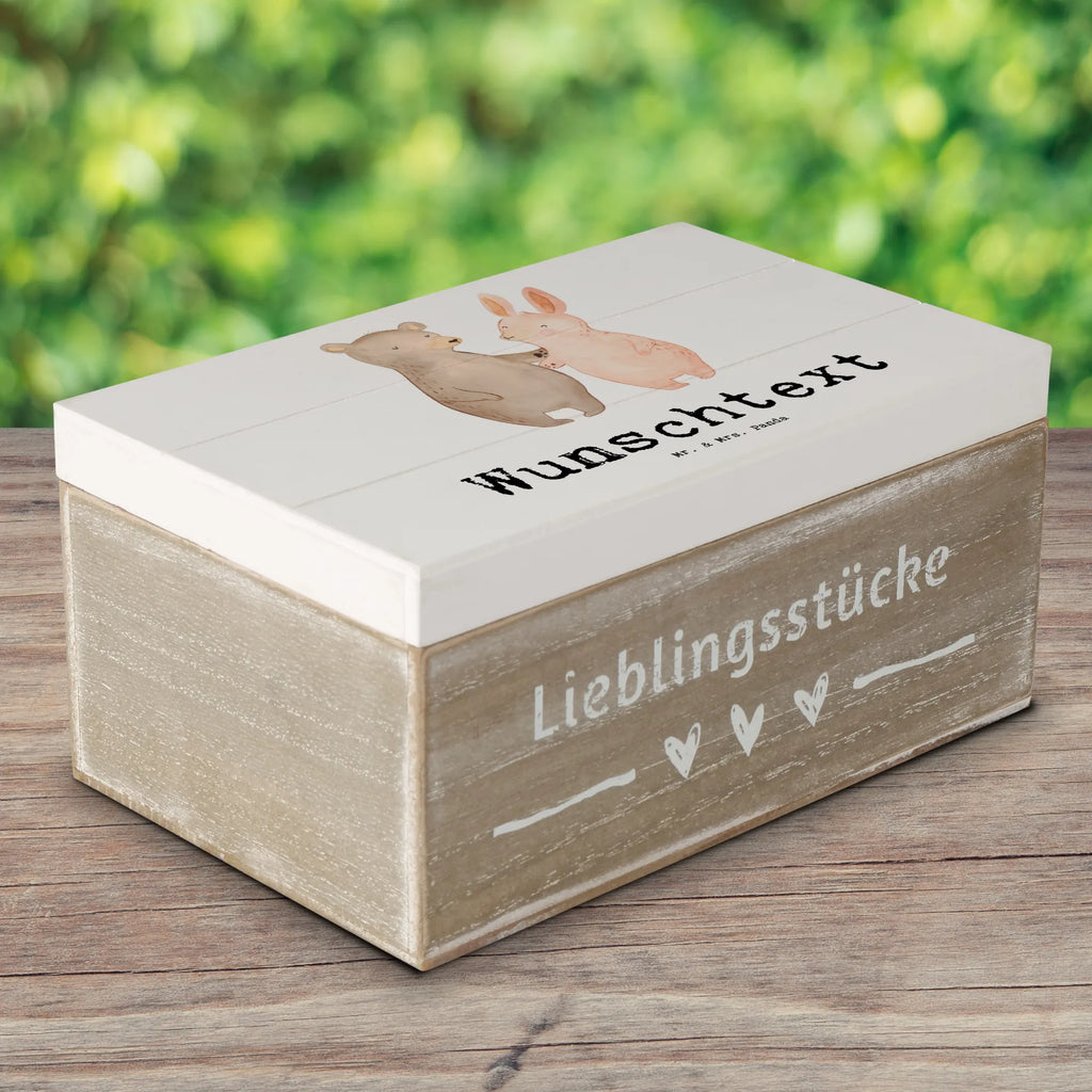 Personalisierte Holzkiste Hase Beste Freunde der Welt Holzkiste mit Namen, Kiste mit Namen, Schatzkiste mit Namen, Truhe mit Namen, Schatulle mit Namen, Erinnerungsbox mit Namen, Erinnerungskiste, mit Namen, Dekokiste mit Namen, Aufbewahrungsbox mit Namen, Holzkiste Personalisiert, Kiste Personalisiert, Schatzkiste Personalisiert, Truhe Personalisiert, Schatulle Personalisiert, Erinnerungsbox Personalisiert, Erinnerungskiste Personalisiert, Dekokiste Personalisiert, Aufbewahrungsbox Personalisiert, Geschenkbox personalisiert, GEschenkdose personalisiert, für, Dankeschön, Geschenk, Schenken, Geburtstag, Geburtstagsgeschenk, Geschenkidee, Danke, Bedanken, Mitbringsel, Freude machen, Geschenktipp, Freunde, best friends, Freundschaft, Freundin, Freund, Clique, Kumpel, bae, bff