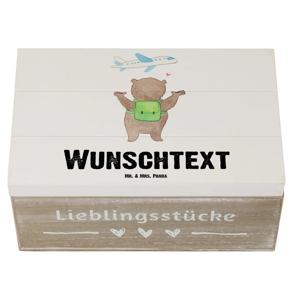 Personalisierte Holzkiste Bär Reisen Holzkiste mit Namen, Kiste mit Namen, Schatzkiste mit Namen, Truhe mit Namen, Schatulle mit Namen, Erinnerungsbox mit Namen, Erinnerungskiste, mit Namen, Dekokiste mit Namen, Aufbewahrungsbox mit Namen, Holzkiste Personalisiert, Kiste Personalisiert, Schatzkiste Personalisiert, Truhe Personalisiert, Schatulle Personalisiert, Erinnerungsbox Personalisiert, Erinnerungskiste Personalisiert, Dekokiste Personalisiert, Aufbewahrungsbox Personalisiert, Geschenkbox personalisiert, GEschenkdose personalisiert, Geschenk, Sport, Sportart, Hobby, Schenken, Danke, Dankeschön, Auszeichnung, Gewinn, Sportler, Reisen, Weltreise, Urlaub, Urlaube, Auslandsjahr, Austauschjahr, Schüleraustausch, Reisegruppe, Reiseveranstalter, Reisebüro