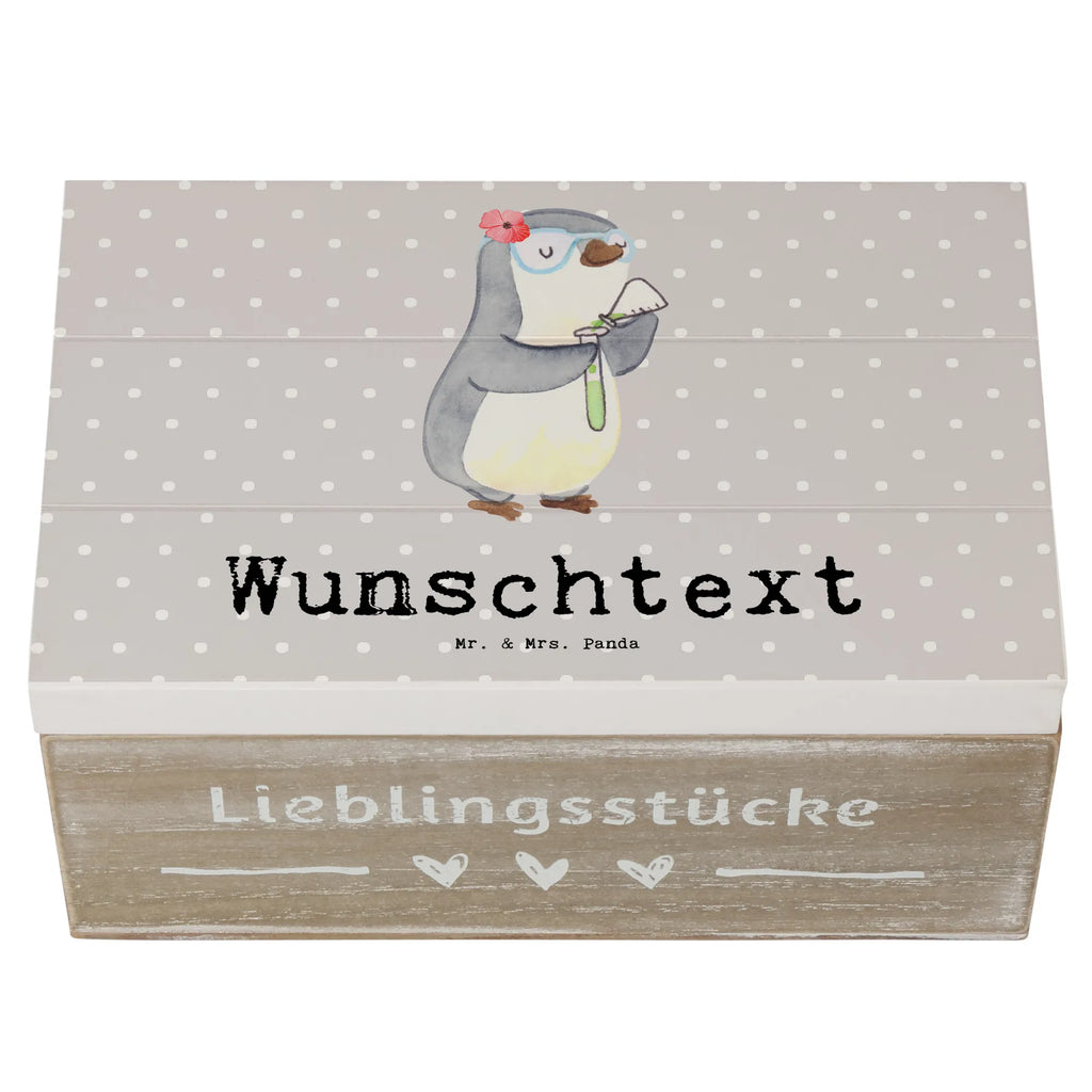 Personalisierte Holzkiste Chemielaborantin mit Herz Holzkiste mit Namen, Kiste mit Namen, Schatzkiste mit Namen, Truhe mit Namen, Schatulle mit Namen, Erinnerungsbox mit Namen, Erinnerungskiste, mit Namen, Dekokiste mit Namen, Aufbewahrungsbox mit Namen, Holzkiste Personalisiert, Kiste Personalisiert, Schatzkiste Personalisiert, Truhe Personalisiert, Schatulle Personalisiert, Erinnerungsbox Personalisiert, Erinnerungskiste Personalisiert, Dekokiste Personalisiert, Aufbewahrungsbox Personalisiert, Geschenkbox personalisiert, GEschenkdose personalisiert, Beruf, Ausbildung, Jubiläum, Abschied, Rente, Kollege, Kollegin, Geschenk, Schenken, Arbeitskollege, Mitarbeiter, Firma, Danke, Dankeschön, Chemikerin, Chemielaborantin, Naturwissenschaftlerin, Labor, Studium, Forschung, Wissenschaftlerin