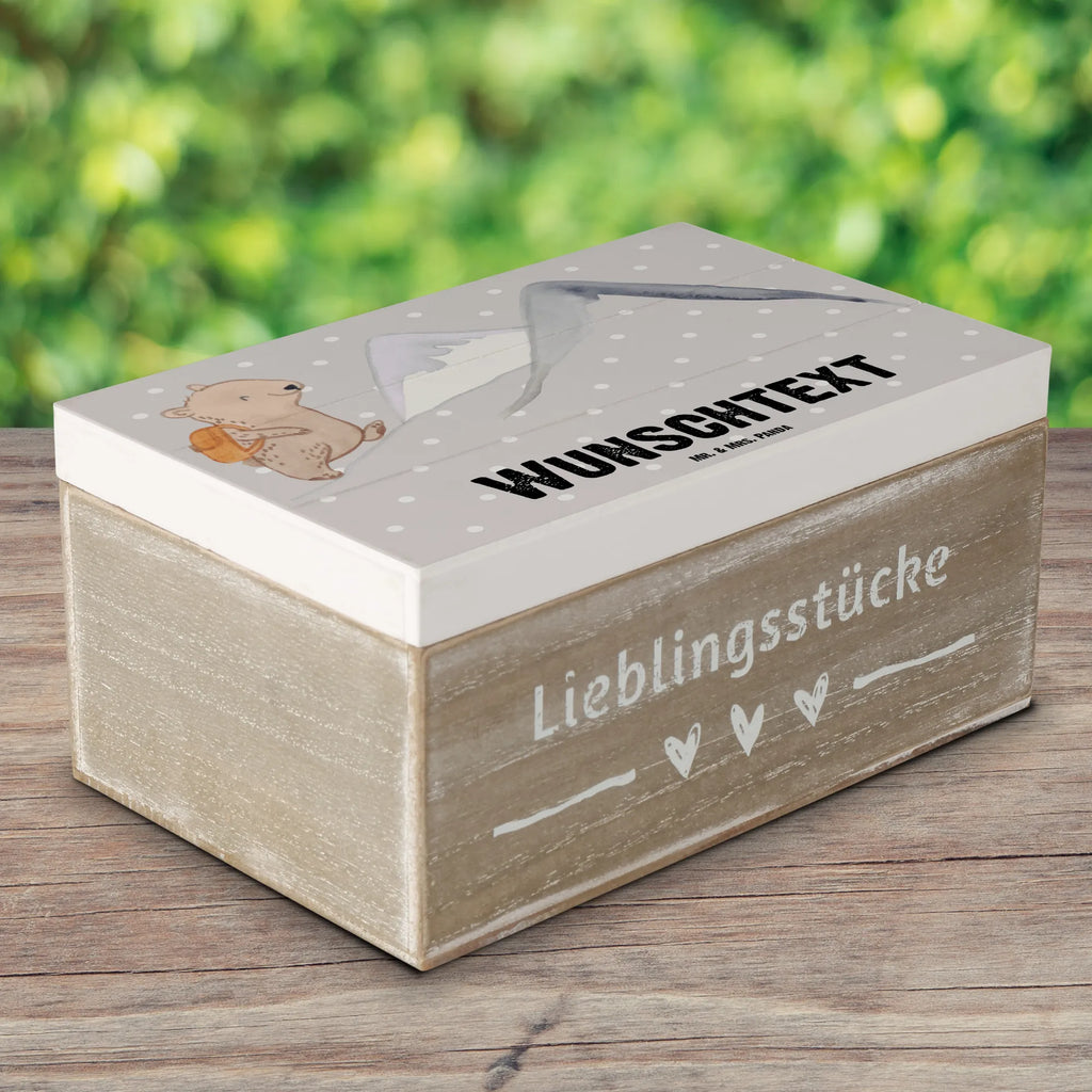 Personalisierte Holzkiste Bär Bergsteigen Holzkiste mit Namen, Kiste mit Namen, Schatzkiste mit Namen, Truhe mit Namen, Schatulle mit Namen, Erinnerungsbox mit Namen, Erinnerungskiste, mit Namen, Dekokiste mit Namen, Aufbewahrungsbox mit Namen, Holzkiste Personalisiert, Kiste Personalisiert, Schatzkiste Personalisiert, Truhe Personalisiert, Schatulle Personalisiert, Erinnerungsbox Personalisiert, Erinnerungskiste Personalisiert, Dekokiste Personalisiert, Aufbewahrungsbox Personalisiert, Geschenkbox personalisiert, GEschenkdose personalisiert, Geschenk, Sport, Sportart, Hobby, Schenken, Danke, Dankeschön, Auszeichnung, Gewinn, Sportler, Bergsteigen, wandern, Bergsport, Trekking, Alpinismus, Alpinwandern