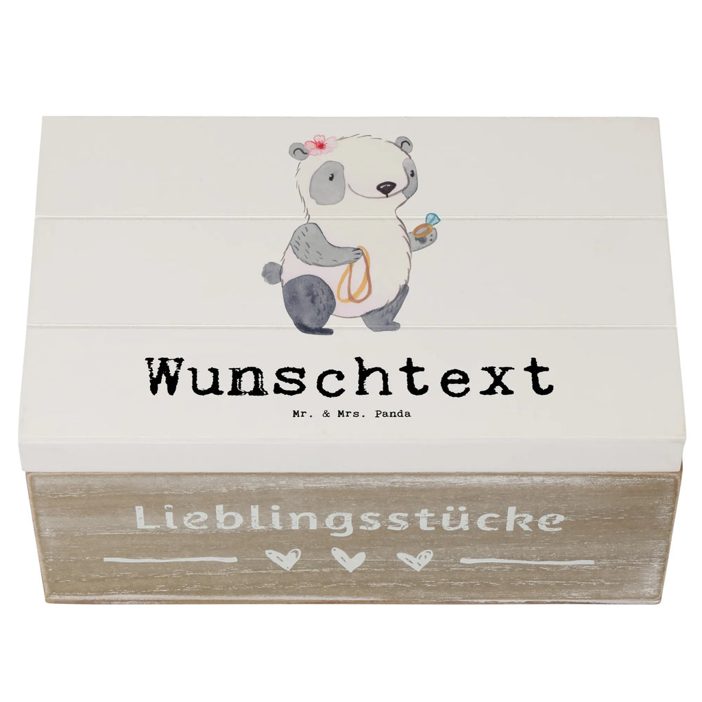 Personalisierte Holzkiste Juwelierin Herz Holzkiste mit Namen, Kiste mit Namen, Schatzkiste mit Namen, Truhe mit Namen, Schatulle mit Namen, Erinnerungsbox mit Namen, Erinnerungskiste, mit Namen, Dekokiste mit Namen, Aufbewahrungsbox mit Namen, Holzkiste Personalisiert, Kiste Personalisiert, Schatzkiste Personalisiert, Truhe Personalisiert, Schatulle Personalisiert, Erinnerungsbox Personalisiert, Erinnerungskiste Personalisiert, Dekokiste Personalisiert, Aufbewahrungsbox Personalisiert, Geschenkbox personalisiert, GEschenkdose personalisiert, Beruf, Ausbildung, Jubiläum, Abschied, Rente, Kollege, Kollegin, Geschenk, Schenken, Arbeitskollege, Mitarbeiter, Firma, Danke, Dankeschön, Juwelierin, Goldschmiedin, Schmuckwarenhändlerin, Schmuckgeschäft, Eröffnung