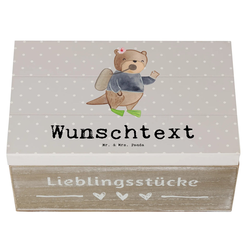 Personalisierte Holzkiste Tauchlehrerin Herz Holzkiste mit Namen, Kiste mit Namen, Schatzkiste mit Namen, Truhe mit Namen, Schatulle mit Namen, Erinnerungsbox mit Namen, Erinnerungskiste, mit Namen, Dekokiste mit Namen, Aufbewahrungsbox mit Namen, Holzkiste Personalisiert, Kiste Personalisiert, Schatzkiste Personalisiert, Truhe Personalisiert, Schatulle Personalisiert, Erinnerungsbox Personalisiert, Erinnerungskiste Personalisiert, Dekokiste Personalisiert, Aufbewahrungsbox Personalisiert, Geschenkbox personalisiert, GEschenkdose personalisiert, Beruf, Ausbildung, Jubiläum, Abschied, Rente, Kollege, Kollegin, Geschenk, Schenken, Arbeitskollege, Mitarbeiter, Firma, Danke, Dankeschön