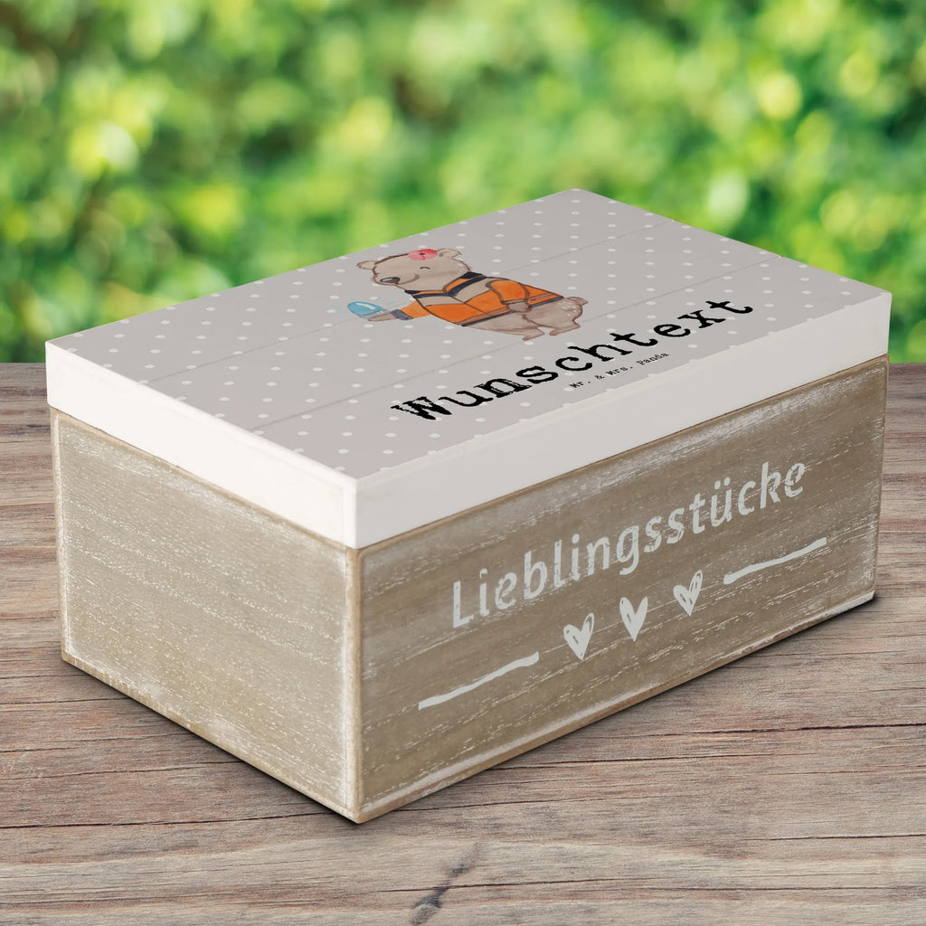 Personalisierte Holzkiste Rettungssanitäterin Herz Holzkiste mit Namen, Kiste mit Namen, Schatzkiste mit Namen, Truhe mit Namen, Schatulle mit Namen, Erinnerungsbox mit Namen, Erinnerungskiste, mit Namen, Dekokiste mit Namen, Aufbewahrungsbox mit Namen, Holzkiste Personalisiert, Kiste Personalisiert, Schatzkiste Personalisiert, Truhe Personalisiert, Schatulle Personalisiert, Erinnerungsbox Personalisiert, Erinnerungskiste Personalisiert, Dekokiste Personalisiert, Aufbewahrungsbox Personalisiert, Geschenkbox personalisiert, GEschenkdose personalisiert, Beruf, Ausbildung, Jubiläum, Abschied, Rente, Kollege, Kollegin, Geschenk, Schenken, Arbeitskollege, Mitarbeiter, Firma, Danke, Dankeschön