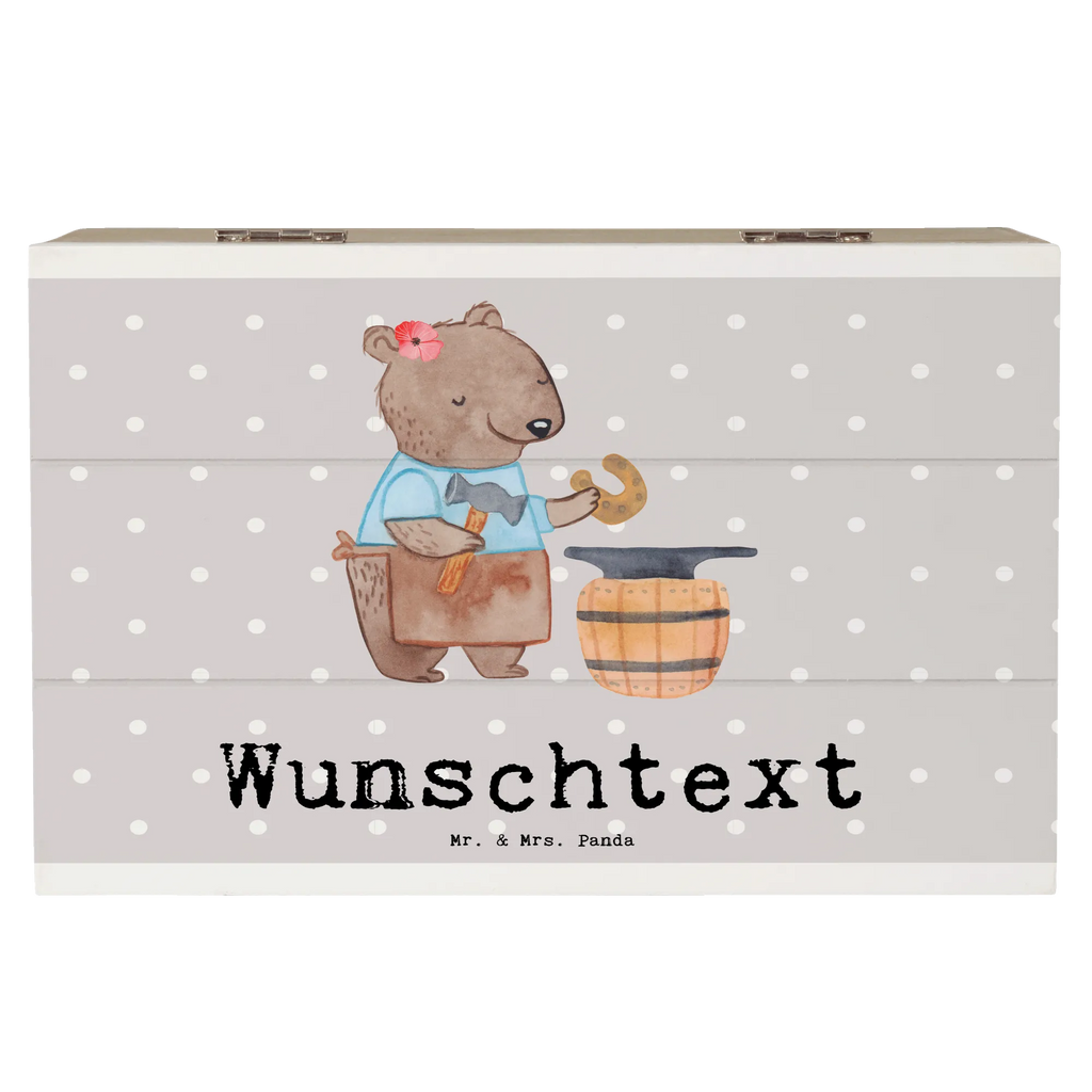 Personalisierte Holzkiste Schmiedin Herz Holzkiste mit Namen, Kiste mit Namen, Schatzkiste mit Namen, Truhe mit Namen, Schatulle mit Namen, Erinnerungsbox mit Namen, Erinnerungskiste, mit Namen, Dekokiste mit Namen, Aufbewahrungsbox mit Namen, Holzkiste Personalisiert, Kiste Personalisiert, Schatzkiste Personalisiert, Truhe Personalisiert, Schatulle Personalisiert, Erinnerungsbox Personalisiert, Erinnerungskiste Personalisiert, Dekokiste Personalisiert, Aufbewahrungsbox Personalisiert, Geschenkbox personalisiert, GEschenkdose personalisiert, Beruf, Ausbildung, Jubiläum, Abschied, Rente, Kollege, Kollegin, Geschenk, Schenken, Arbeitskollege, Mitarbeiter, Firma, Danke, Dankeschön