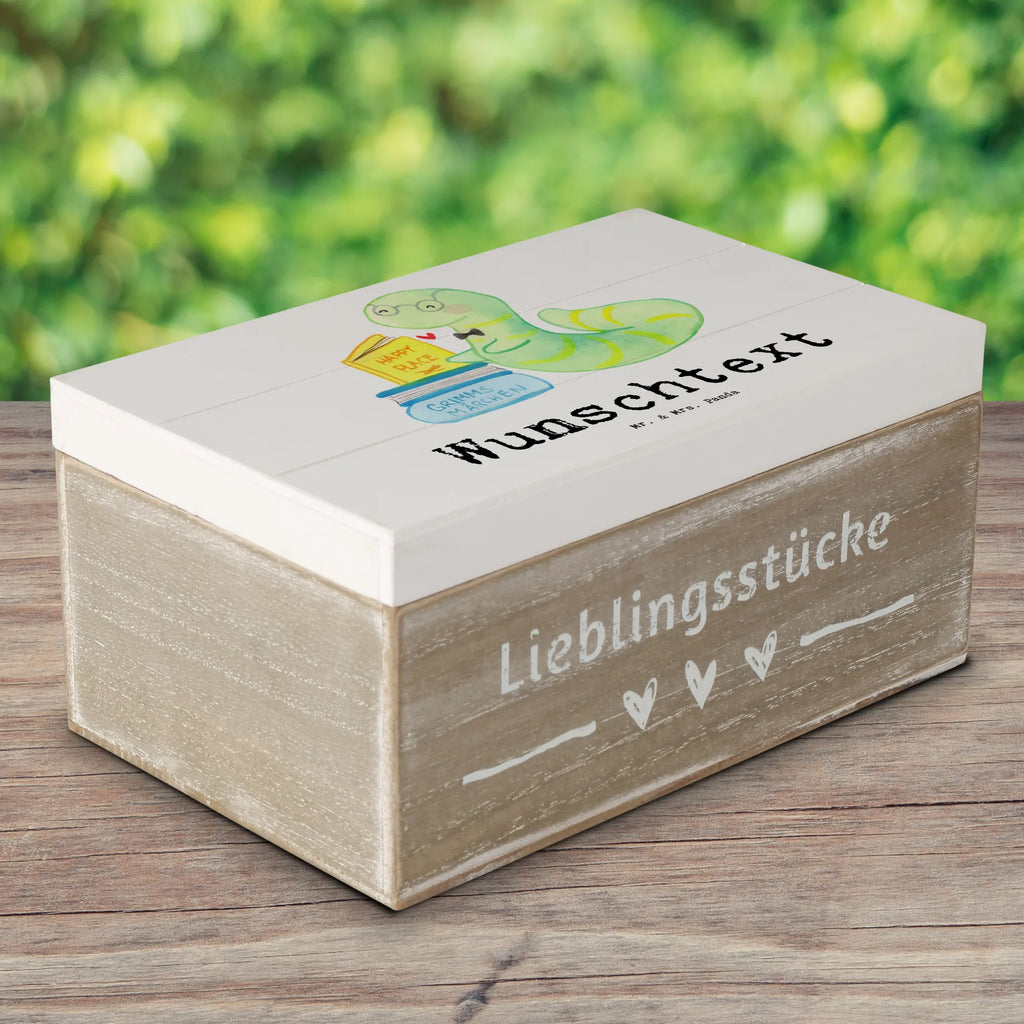 Personalisierte Holzkiste Bibliothekar mit Herz Holzkiste mit Namen, Kiste mit Namen, Schatzkiste mit Namen, Truhe mit Namen, Schatulle mit Namen, Erinnerungsbox mit Namen, Erinnerungskiste, mit Namen, Dekokiste mit Namen, Aufbewahrungsbox mit Namen, Holzkiste Personalisiert, Kiste Personalisiert, Schatzkiste Personalisiert, Truhe Personalisiert, Schatulle Personalisiert, Erinnerungsbox Personalisiert, Erinnerungskiste Personalisiert, Dekokiste Personalisiert, Aufbewahrungsbox Personalisiert, Geschenkbox personalisiert, GEschenkdose personalisiert, Beruf, Ausbildung, Jubiläum, Abschied, Rente, Kollege, Kollegin, Geschenk, Schenken, Arbeitskollege, Mitarbeiter, Firma, Danke, Dankeschön, Bibliothekar, Buchhandlung, Bibliothek, Bücherwurm, Leseratte, Bücherliebe