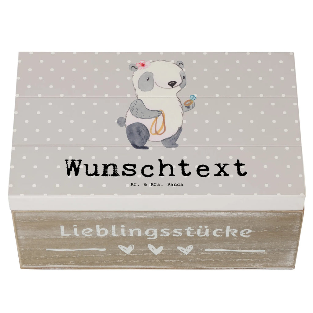 Personalisierte Holzkiste Schmuckverkäuferin Herz Holzkiste mit Namen, Kiste mit Namen, Schatzkiste mit Namen, Truhe mit Namen, Schatulle mit Namen, Erinnerungsbox mit Namen, Erinnerungskiste, mit Namen, Dekokiste mit Namen, Aufbewahrungsbox mit Namen, Holzkiste Personalisiert, Kiste Personalisiert, Schatzkiste Personalisiert, Truhe Personalisiert, Schatulle Personalisiert, Erinnerungsbox Personalisiert, Erinnerungskiste Personalisiert, Dekokiste Personalisiert, Aufbewahrungsbox Personalisiert, Geschenkbox personalisiert, GEschenkdose personalisiert, Beruf, Ausbildung, Jubiläum, Abschied, Rente, Kollege, Kollegin, Geschenk, Schenken, Arbeitskollege, Mitarbeiter, Firma, Danke, Dankeschön, Schmuckverkäuferin, Juwelier, Goldschmied, Schmied, Schmuckwarenhändler, Schmuckgeschäft, Eröffnung