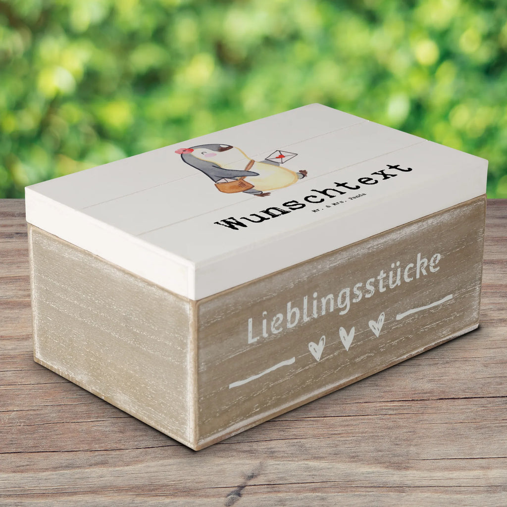 Personalisierte Holzkiste Postbotin Herz Holzkiste mit Namen, Kiste mit Namen, Schatzkiste mit Namen, Truhe mit Namen, Schatulle mit Namen, Erinnerungsbox mit Namen, Erinnerungskiste, mit Namen, Dekokiste mit Namen, Aufbewahrungsbox mit Namen, Holzkiste Personalisiert, Kiste Personalisiert, Schatzkiste Personalisiert, Truhe Personalisiert, Schatulle Personalisiert, Erinnerungsbox Personalisiert, Erinnerungskiste Personalisiert, Dekokiste Personalisiert, Aufbewahrungsbox Personalisiert, Geschenkbox personalisiert, GEschenkdose personalisiert, Beruf, Ausbildung, Jubiläum, Abschied, Rente, Kollege, Kollegin, Geschenk, Schenken, Arbeitskollege, Mitarbeiter, Firma, Danke, Dankeschön, Postbotin, Briefzustellerin, Briefträgerin, Postlerin