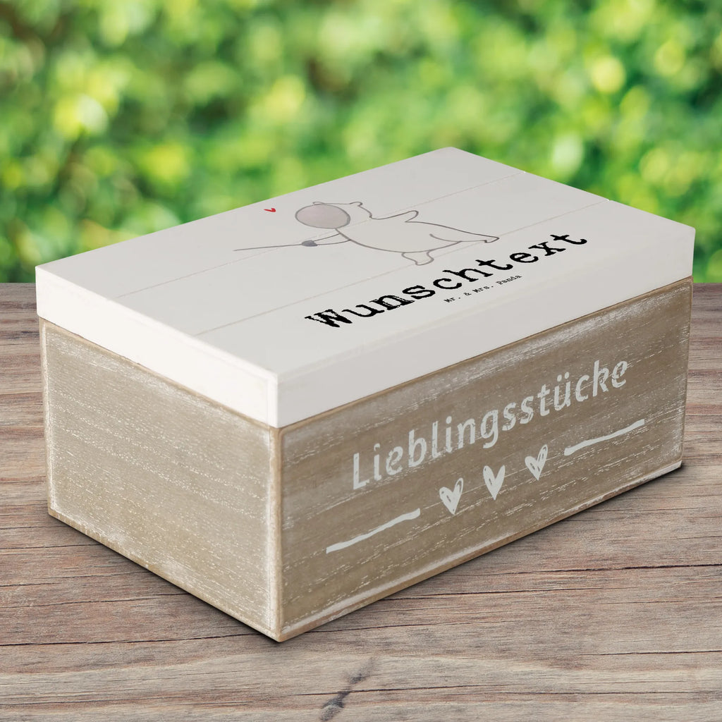 Personalisierte Holzkiste Panda Fechten Holzkiste mit Namen, Kiste mit Namen, Schatzkiste mit Namen, Truhe mit Namen, Schatulle mit Namen, Erinnerungsbox mit Namen, Erinnerungskiste, mit Namen, Dekokiste mit Namen, Aufbewahrungsbox mit Namen, Holzkiste Personalisiert, Kiste Personalisiert, Schatzkiste Personalisiert, Truhe Personalisiert, Schatulle Personalisiert, Erinnerungsbox Personalisiert, Erinnerungskiste Personalisiert, Dekokiste Personalisiert, Aufbewahrungsbox Personalisiert, Geschenkbox personalisiert, GEschenkdose personalisiert, Geschenk, Sport, Sportart, Hobby, Schenken, Danke, Dankeschön, Auszeichnung, Gewinn, Sportler, Fechten, Fechter Bund, Fecht Verein, Fecht Club