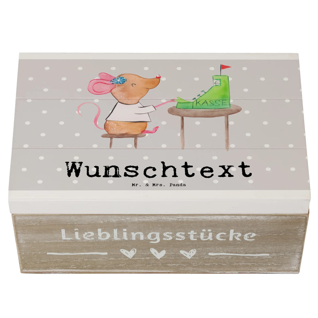 Personalisierte Holzkiste Kassiererin mit Herz Holzkiste mit Namen, Kiste mit Namen, Schatzkiste mit Namen, Truhe mit Namen, Schatulle mit Namen, Erinnerungsbox mit Namen, Erinnerungskiste, mit Namen, Dekokiste mit Namen, Aufbewahrungsbox mit Namen, Holzkiste Personalisiert, Kiste Personalisiert, Schatzkiste Personalisiert, Truhe Personalisiert, Schatulle Personalisiert, Erinnerungsbox Personalisiert, Erinnerungskiste Personalisiert, Dekokiste Personalisiert, Aufbewahrungsbox Personalisiert, Geschenkbox personalisiert, GEschenkdose personalisiert, Beruf, Ausbildung, Jubiläum, Abschied, Rente, Kollege, Kollegin, Geschenk, Schenken, Arbeitskollege, Mitarbeiter, Firma, Danke, Dankeschön, Kassiererin, Kassenwartin, Mitarbeiterin Kasse