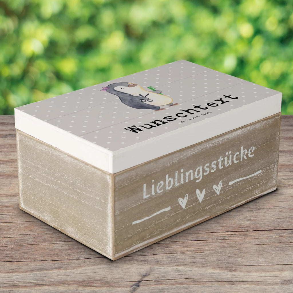 Personalisierte Holzkiste Hairstylistin Herz Holzkiste mit Namen, Kiste mit Namen, Schatzkiste mit Namen, Truhe mit Namen, Schatulle mit Namen, Erinnerungsbox mit Namen, Erinnerungskiste, mit Namen, Dekokiste mit Namen, Aufbewahrungsbox mit Namen, Holzkiste Personalisiert, Kiste Personalisiert, Schatzkiste Personalisiert, Truhe Personalisiert, Schatulle Personalisiert, Erinnerungsbox Personalisiert, Erinnerungskiste Personalisiert, Dekokiste Personalisiert, Aufbewahrungsbox Personalisiert, Geschenkbox personalisiert, GEschenkdose personalisiert, Beruf, Ausbildung, Jubiläum, Abschied, Rente, Kollege, Kollegin, Geschenk, Schenken, Arbeitskollege, Mitarbeiter, Firma, Danke, Dankeschön, Frisörin, Haarstylistin, Hairstylistin, Friseursalon