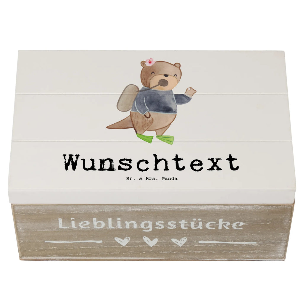 Personalisierte Holzkiste Taucherin Herz Holzkiste mit Namen, Kiste mit Namen, Schatzkiste mit Namen, Truhe mit Namen, Schatulle mit Namen, Erinnerungsbox mit Namen, Erinnerungskiste, mit Namen, Dekokiste mit Namen, Aufbewahrungsbox mit Namen, Holzkiste Personalisiert, Kiste Personalisiert, Schatzkiste Personalisiert, Truhe Personalisiert, Schatulle Personalisiert, Erinnerungsbox Personalisiert, Erinnerungskiste Personalisiert, Dekokiste Personalisiert, Aufbewahrungsbox Personalisiert, Geschenkbox personalisiert, GEschenkdose personalisiert, Beruf, Ausbildung, Jubiläum, Abschied, Rente, Kollege, Kollegin, Geschenk, Schenken, Arbeitskollege, Mitarbeiter, Firma, Danke, Dankeschön