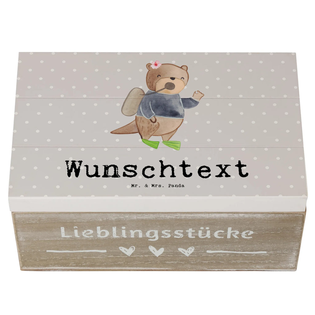 Personalisierte Holzkiste Taucherin Herz Holzkiste mit Namen, Kiste mit Namen, Schatzkiste mit Namen, Truhe mit Namen, Schatulle mit Namen, Erinnerungsbox mit Namen, Erinnerungskiste, mit Namen, Dekokiste mit Namen, Aufbewahrungsbox mit Namen, Holzkiste Personalisiert, Kiste Personalisiert, Schatzkiste Personalisiert, Truhe Personalisiert, Schatulle Personalisiert, Erinnerungsbox Personalisiert, Erinnerungskiste Personalisiert, Dekokiste Personalisiert, Aufbewahrungsbox Personalisiert, Geschenkbox personalisiert, GEschenkdose personalisiert, Beruf, Ausbildung, Jubiläum, Abschied, Rente, Kollege, Kollegin, Geschenk, Schenken, Arbeitskollege, Mitarbeiter, Firma, Danke, Dankeschön