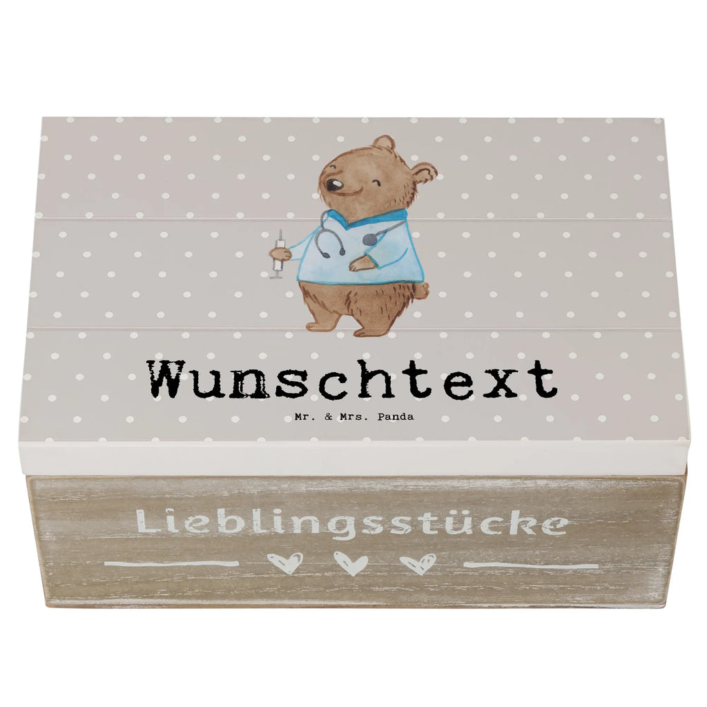 Personalisierte Holzkiste Anästhesist mit Herz Holzkiste mit Namen, Kiste mit Namen, Schatzkiste mit Namen, Truhe mit Namen, Schatulle mit Namen, Erinnerungsbox mit Namen, Erinnerungskiste, mit Namen, Dekokiste mit Namen, Aufbewahrungsbox mit Namen, Holzkiste Personalisiert, Kiste Personalisiert, Schatzkiste Personalisiert, Truhe Personalisiert, Schatulle Personalisiert, Erinnerungsbox Personalisiert, Erinnerungskiste Personalisiert, Dekokiste Personalisiert, Aufbewahrungsbox Personalisiert, Geschenkbox personalisiert, GEschenkdose personalisiert, Beruf, Ausbildung, Jubiläum, Abschied, Rente, Kollege, Kollegin, Geschenk, Schenken, Arbeitskollege, Mitarbeiter, Firma, Danke, Dankeschön, Anästhesist, Narkosearzt, Anästhesie, Krankenhaus, Studium