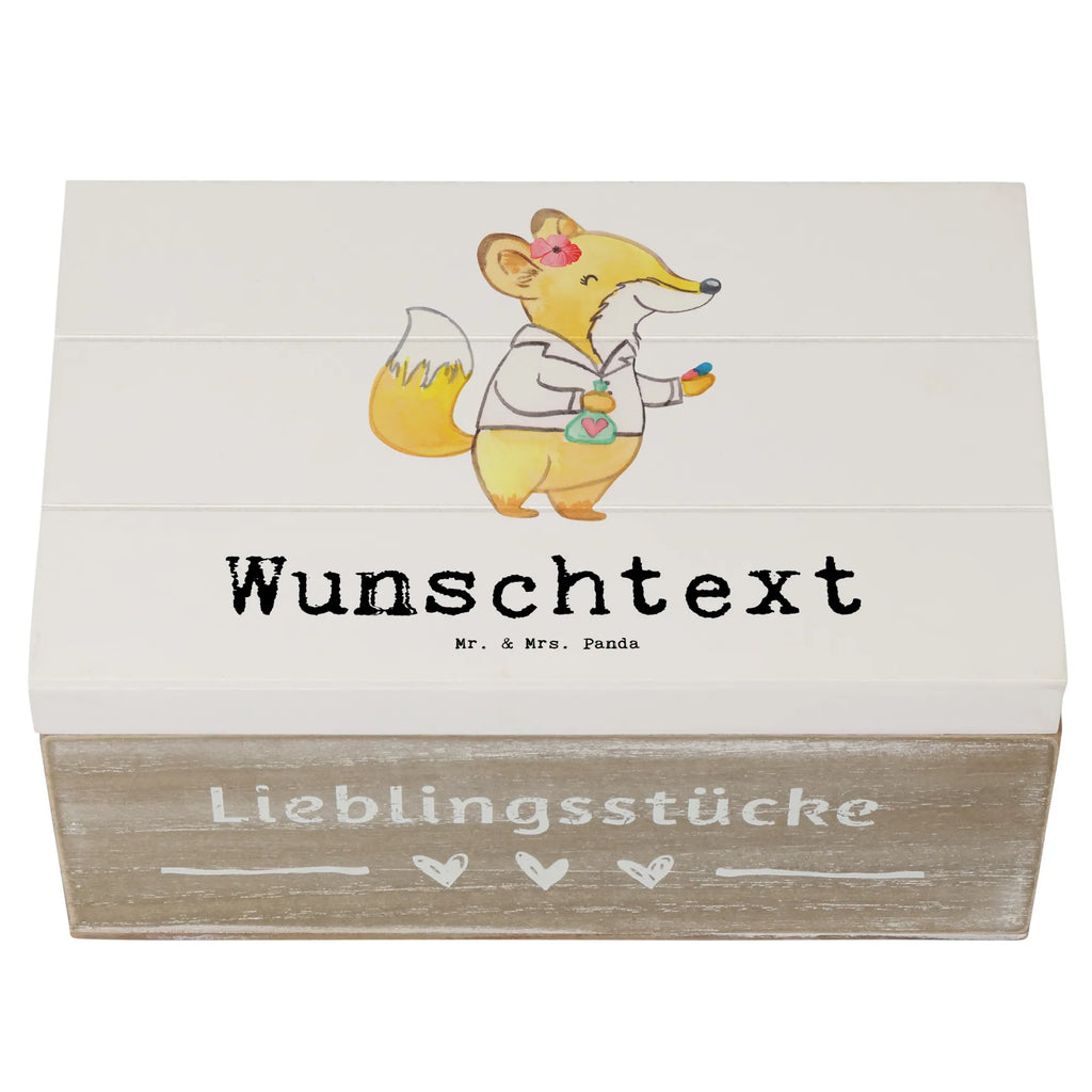 Personalisierte Holzkiste Apothekerin Herz Holzkiste mit Namen, Kiste mit Namen, Schatzkiste mit Namen, Truhe mit Namen, Schatulle mit Namen, Erinnerungsbox mit Namen, Erinnerungskiste, mit Namen, Dekokiste mit Namen, Aufbewahrungsbox mit Namen, Holzkiste Personalisiert, Kiste Personalisiert, Schatzkiste Personalisiert, Truhe Personalisiert, Schatulle Personalisiert, Erinnerungsbox Personalisiert, Erinnerungskiste Personalisiert, Dekokiste Personalisiert, Aufbewahrungsbox Personalisiert, Geschenkbox personalisiert, GEschenkdose personalisiert, Beruf, Ausbildung, Jubiläum, Abschied, Rente, Kollege, Kollegin, Geschenk, Schenken, Arbeitskollege, Mitarbeiter, Firma, Danke, Dankeschön, Apothekerin, Pharmazie, Staatsexamen, Approbation, Eröffnung Apotheke