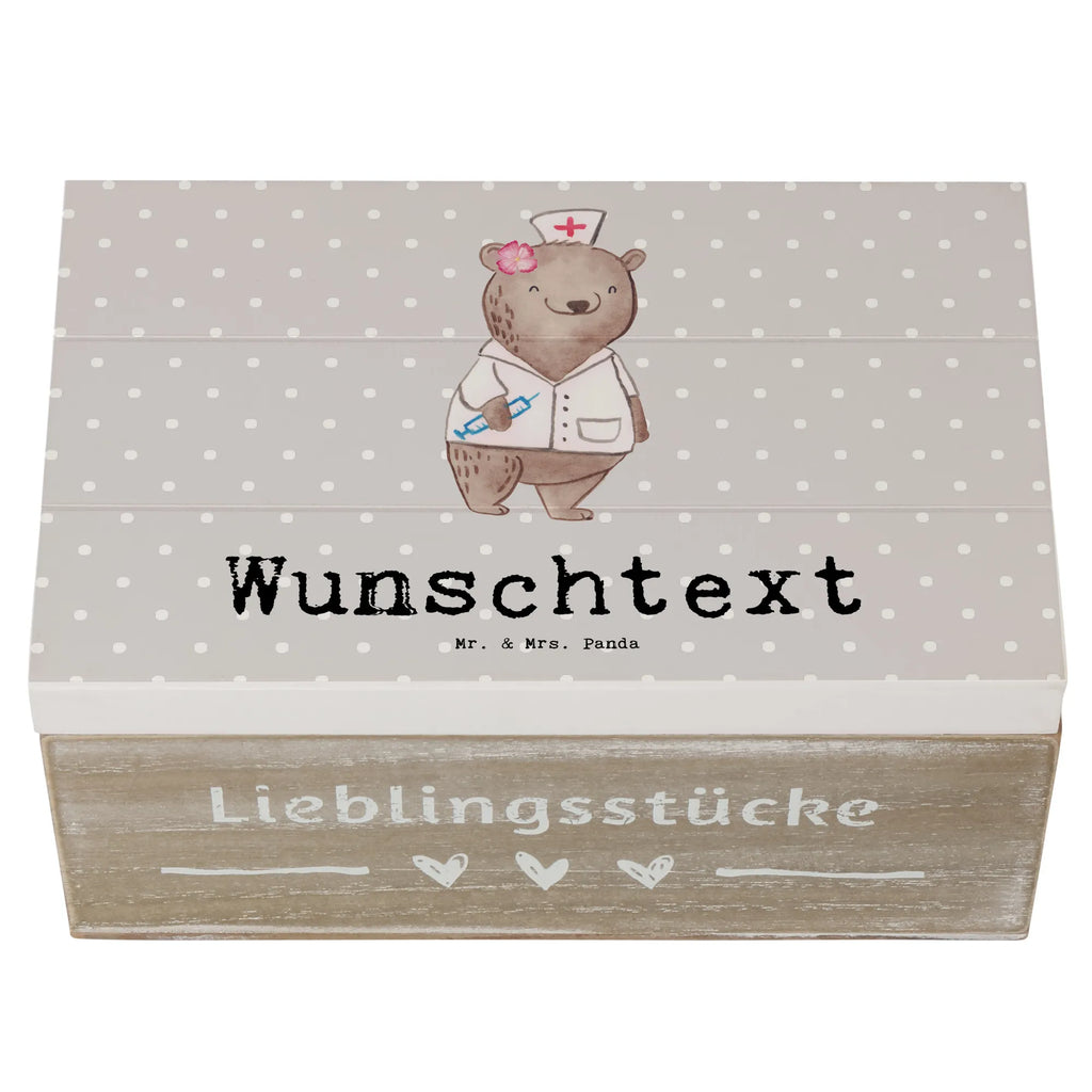 Personalisierte Holzkiste Ärztin Herz Holzkiste mit Namen, Kiste mit Namen, Schatzkiste mit Namen, Truhe mit Namen, Schatulle mit Namen, Erinnerungsbox mit Namen, Erinnerungskiste, mit Namen, Dekokiste mit Namen, Aufbewahrungsbox mit Namen, Holzkiste Personalisiert, Kiste Personalisiert, Schatzkiste Personalisiert, Truhe Personalisiert, Schatulle Personalisiert, Erinnerungsbox Personalisiert, Erinnerungskiste Personalisiert, Dekokiste Personalisiert, Aufbewahrungsbox Personalisiert, Geschenkbox personalisiert, GEschenkdose personalisiert, Beruf, Ausbildung, Jubiläum, Abschied, Rente, Kollege, Kollegin, Geschenk, Schenken, Arbeitskollege, Mitarbeiter, Firma, Danke, Dankeschön, Ärztin, Hausärztin, Medizinerin, Doktorin, Medizinstudium, Doktortitel, Arztpraxis