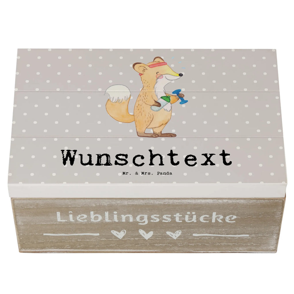 Personalisierte Holzkiste Fuchs Fitness Holzkiste mit Namen, Kiste mit Namen, Schatzkiste mit Namen, Truhe mit Namen, Schatulle mit Namen, Erinnerungsbox mit Namen, Erinnerungskiste, mit Namen, Dekokiste mit Namen, Aufbewahrungsbox mit Namen, Holzkiste Personalisiert, Kiste Personalisiert, Schatzkiste Personalisiert, Truhe Personalisiert, Schatulle Personalisiert, Erinnerungsbox Personalisiert, Erinnerungskiste Personalisiert, Dekokiste Personalisiert, Aufbewahrungsbox Personalisiert, Geschenkbox personalisiert, GEschenkdose personalisiert, Geschenk, Sport, Sportart, Hobby, Schenken, Danke, Dankeschön, Auszeichnung, Gewinn, Sportler, Fitness, Sport treiben, Fitnessstudio, Sportclub, Kraftsport