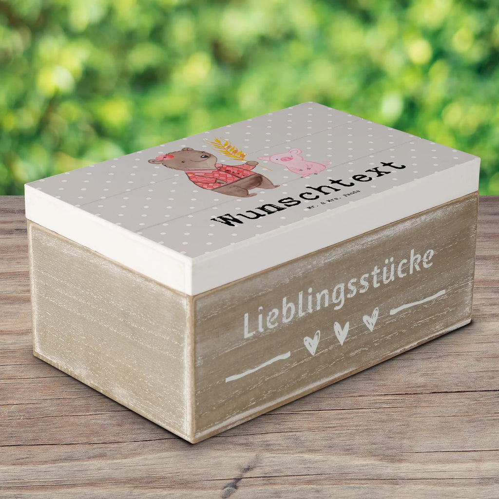 Personalisierte Holzkiste Landwirtin Herz Holzkiste mit Namen, Kiste mit Namen, Schatzkiste mit Namen, Truhe mit Namen, Schatulle mit Namen, Erinnerungsbox mit Namen, Erinnerungskiste, mit Namen, Dekokiste mit Namen, Aufbewahrungsbox mit Namen, Holzkiste Personalisiert, Kiste Personalisiert, Schatzkiste Personalisiert, Truhe Personalisiert, Schatulle Personalisiert, Erinnerungsbox Personalisiert, Erinnerungskiste Personalisiert, Dekokiste Personalisiert, Aufbewahrungsbox Personalisiert, Geschenkbox personalisiert, GEschenkdose personalisiert, Beruf, Ausbildung, Jubiläum, Abschied, Rente, Kollege, Kollegin, Geschenk, Schenken, Arbeitskollege, Mitarbeiter, Firma, Danke, Dankeschön, Landwirtin, Bäuerin, Tierwirtin, Agronomin, Farmerin, Bauernhof