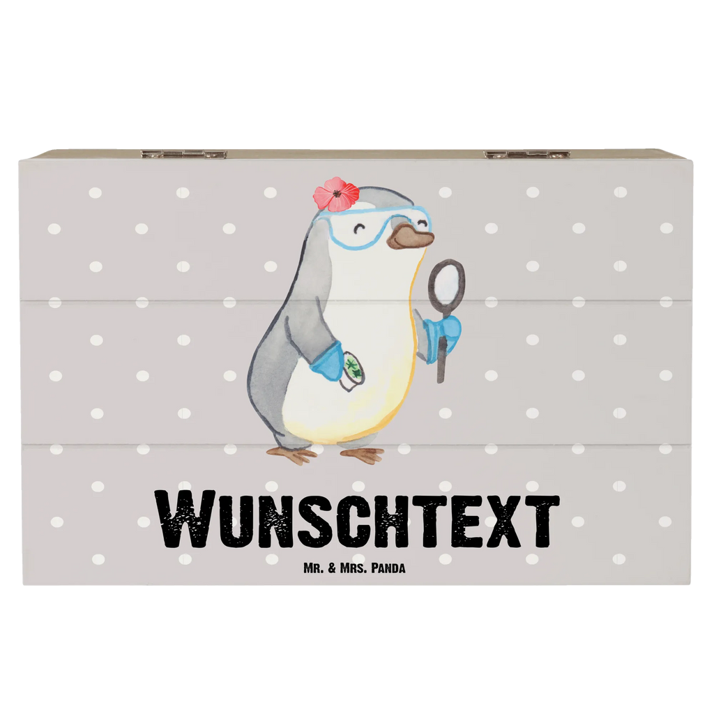 Personalisierte Holzkiste Mikrobiologin mit Herz Holzkiste mit Namen, Kiste mit Namen, Schatzkiste mit Namen, Truhe mit Namen, Schatulle mit Namen, Erinnerungsbox mit Namen, Erinnerungskiste, mit Namen, Dekokiste mit Namen, Aufbewahrungsbox mit Namen, Holzkiste Personalisiert, Kiste Personalisiert, Schatzkiste Personalisiert, Truhe Personalisiert, Schatulle Personalisiert, Erinnerungsbox Personalisiert, Erinnerungskiste Personalisiert, Dekokiste Personalisiert, Aufbewahrungsbox Personalisiert, Geschenkbox personalisiert, GEschenkdose personalisiert, Beruf, Ausbildung, Jubiläum, Abschied, Rente, Kollege, Kollegin, Geschenk, Schenken, Arbeitskollege, Mitarbeiter, Firma, Danke, Dankeschön, Mikrobiologin, Naturwissenschaftlerin, Labor, Forschung