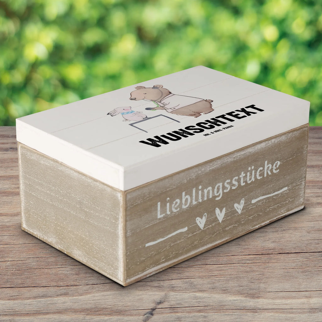 Personalisierte Holzkiste Tierheilpraktiker mit Herz Holzkiste mit Namen, Kiste mit Namen, Schatzkiste mit Namen, Truhe mit Namen, Schatulle mit Namen, Erinnerungsbox mit Namen, Erinnerungskiste, mit Namen, Dekokiste mit Namen, Aufbewahrungsbox mit Namen, Holzkiste Personalisiert, Kiste Personalisiert, Schatzkiste Personalisiert, Truhe Personalisiert, Schatulle Personalisiert, Erinnerungsbox Personalisiert, Erinnerungskiste Personalisiert, Dekokiste Personalisiert, Aufbewahrungsbox Personalisiert, Geschenkbox personalisiert, GEschenkdose personalisiert, Beruf, Ausbildung, Jubiläum, Abschied, Rente, Kollege, Kollegin, Geschenk, Schenken, Arbeitskollege, Mitarbeiter, Firma, Danke, Dankeschön