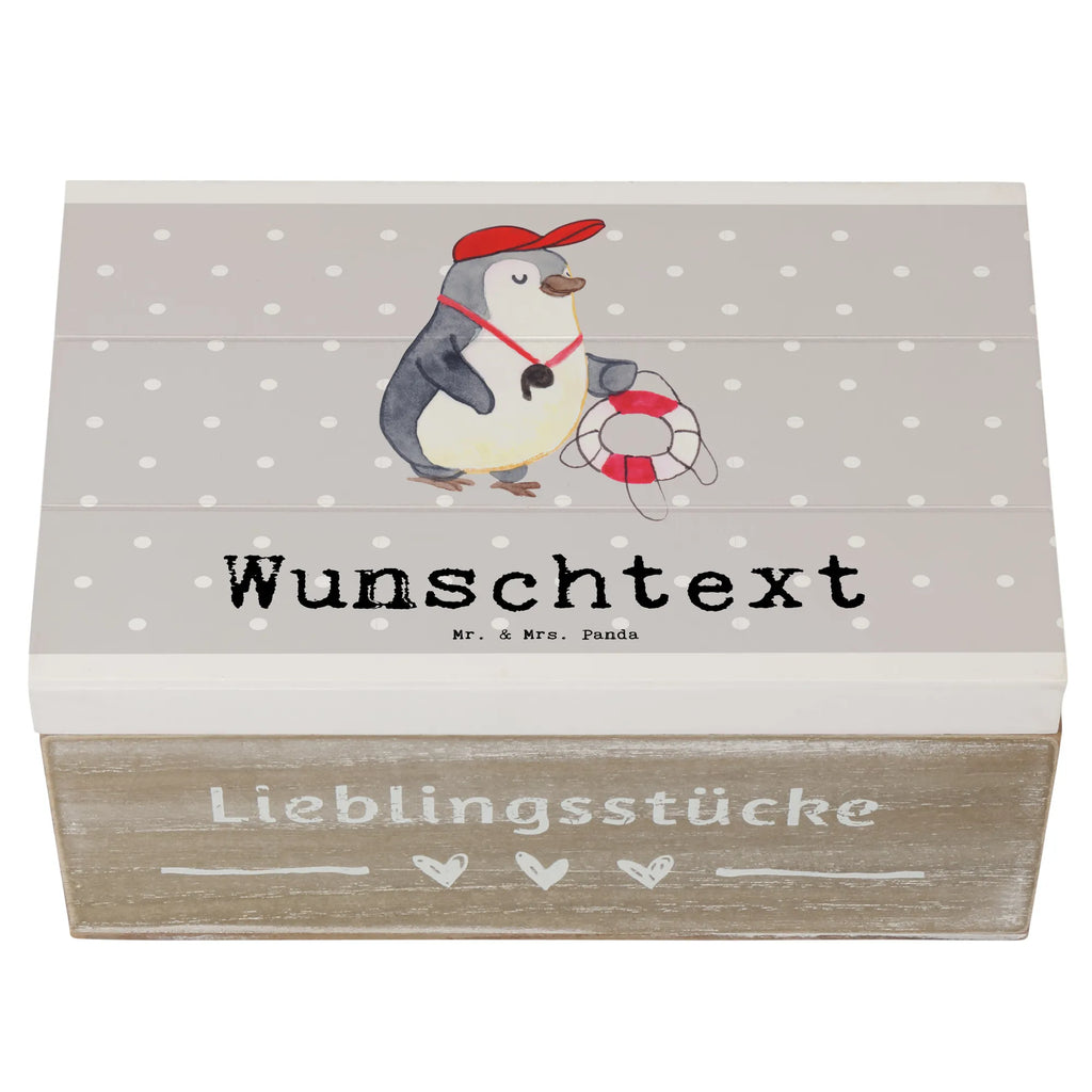 Personalisierte Holzkiste Bademeister Herz Holzkiste mit Namen, Kiste mit Namen, Schatzkiste mit Namen, Truhe mit Namen, Schatulle mit Namen, Erinnerungsbox mit Namen, Erinnerungskiste, mit Namen, Dekokiste mit Namen, Aufbewahrungsbox mit Namen, Holzkiste Personalisiert, Kiste Personalisiert, Schatzkiste Personalisiert, Truhe Personalisiert, Schatulle Personalisiert, Erinnerungsbox Personalisiert, Erinnerungskiste Personalisiert, Dekokiste Personalisiert, Aufbewahrungsbox Personalisiert, Geschenkbox personalisiert, GEschenkdose personalisiert, Beruf, Ausbildung, Jubiläum, Abschied, Rente, Kollege, Kollegin, Geschenk, Schenken, Arbeitskollege, Mitarbeiter, Firma, Danke, Dankeschön, Bademeister, Rettungsschwimmer, Schwimmmeister, Schwimmbad, Freibad, Badeanstalt, Schwimmverein, Schwimmschule