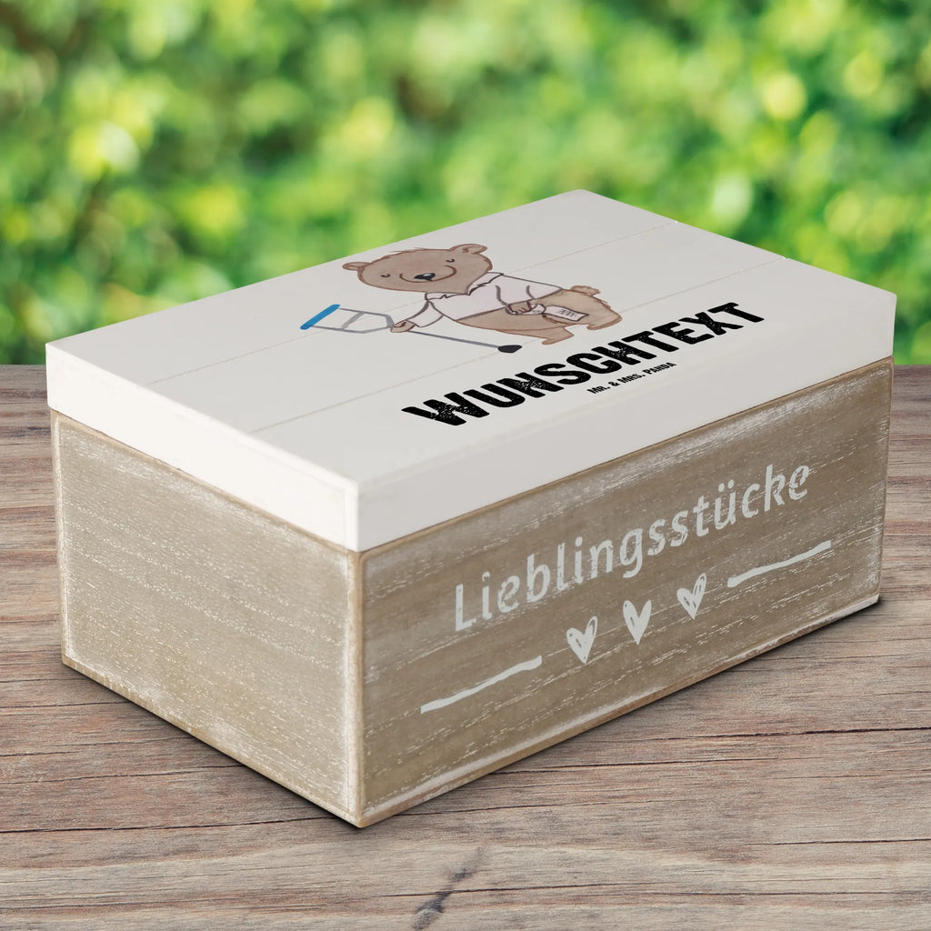 Personalisierte Holzkiste Orthopäde Herz Holzkiste mit Namen, Kiste mit Namen, Schatzkiste mit Namen, Truhe mit Namen, Schatulle mit Namen, Erinnerungsbox mit Namen, Erinnerungskiste, mit Namen, Dekokiste mit Namen, Aufbewahrungsbox mit Namen, Holzkiste Personalisiert, Kiste Personalisiert, Schatzkiste Personalisiert, Truhe Personalisiert, Schatulle Personalisiert, Erinnerungsbox Personalisiert, Erinnerungskiste Personalisiert, Dekokiste Personalisiert, Aufbewahrungsbox Personalisiert, Geschenkbox personalisiert, GEschenkdose personalisiert, Beruf, Ausbildung, Jubiläum, Abschied, Rente, Kollege, Kollegin, Geschenk, Schenken, Arbeitskollege, Mitarbeiter, Firma, Danke, Dankeschön, Orthopäde, Facharzt, Orthopädie, Praxis, Eröffnung