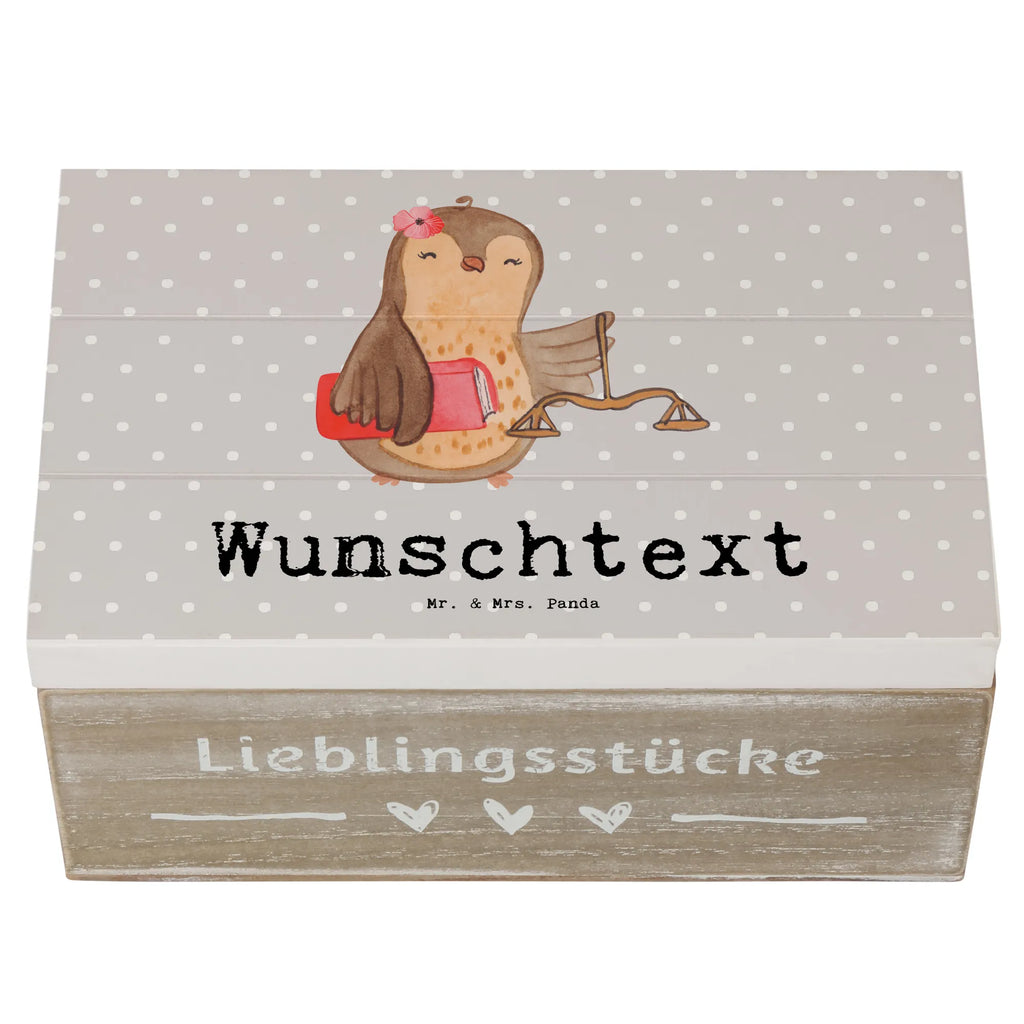 Personalisierte Holzkiste Juristin mit Herz Holzkiste mit Namen, Kiste mit Namen, Schatzkiste mit Namen, Truhe mit Namen, Schatulle mit Namen, Erinnerungsbox mit Namen, Erinnerungskiste, mit Namen, Dekokiste mit Namen, Aufbewahrungsbox mit Namen, Holzkiste Personalisiert, Kiste Personalisiert, Schatzkiste Personalisiert, Truhe Personalisiert, Schatulle Personalisiert, Erinnerungsbox Personalisiert, Erinnerungskiste Personalisiert, Dekokiste Personalisiert, Aufbewahrungsbox Personalisiert, Geschenkbox personalisiert, GEschenkdose personalisiert, Beruf, Ausbildung, Jubiläum, Abschied, Rente, Kollege, Kollegin, Geschenk, Schenken, Arbeitskollege, Mitarbeiter, Firma, Danke, Dankeschön, Juristin, Anwältin, Jura Studium, Master of laws, Staatsexamen, Jurastudent, Anwaltskanzlei