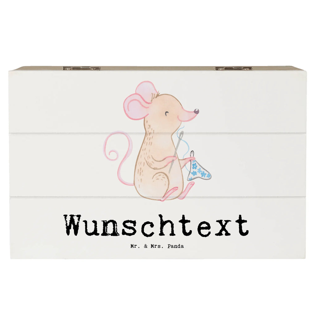 Personalisierte Holzkiste Maus Nähen Holzkiste mit Namen, Kiste mit Namen, Schatzkiste mit Namen, Truhe mit Namen, Schatulle mit Namen, Erinnerungsbox mit Namen, Erinnerungskiste, mit Namen, Dekokiste mit Namen, Aufbewahrungsbox mit Namen, Holzkiste Personalisiert, Kiste Personalisiert, Schatzkiste Personalisiert, Truhe Personalisiert, Schatulle Personalisiert, Erinnerungsbox Personalisiert, Erinnerungskiste Personalisiert, Dekokiste Personalisiert, Aufbewahrungsbox Personalisiert, Geschenkbox personalisiert, GEschenkdose personalisiert, Geschenk, Sport, Sportart, Hobby, Schenken, Danke, Dankeschön, Auszeichnung, Gewinn, Sportler, Nähen, kreatives Hobby, Nähkurs, Nähmaschine, DIY