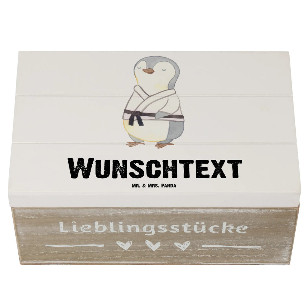 Personalisierte Holzkiste Pinguin Karate Holzkiste mit Namen, Kiste mit Namen, Schatzkiste mit Namen, Truhe mit Namen, Schatulle mit Namen, Erinnerungsbox mit Namen, Erinnerungskiste, mit Namen, Dekokiste mit Namen, Aufbewahrungsbox mit Namen, Holzkiste Personalisiert, Kiste Personalisiert, Schatzkiste Personalisiert, Truhe Personalisiert, Schatulle Personalisiert, Erinnerungsbox Personalisiert, Erinnerungskiste Personalisiert, Dekokiste Personalisiert, Aufbewahrungsbox Personalisiert, Geschenkbox personalisiert, GEschenkdose personalisiert, Geschenk, Sport, Sportart, Hobby, Schenken, Danke, Dankeschön, Auszeichnung, Gewinn, Sportler, Karate, Kampfsportart, Selbstverteidigung, Kampfkunst, Karate Verein