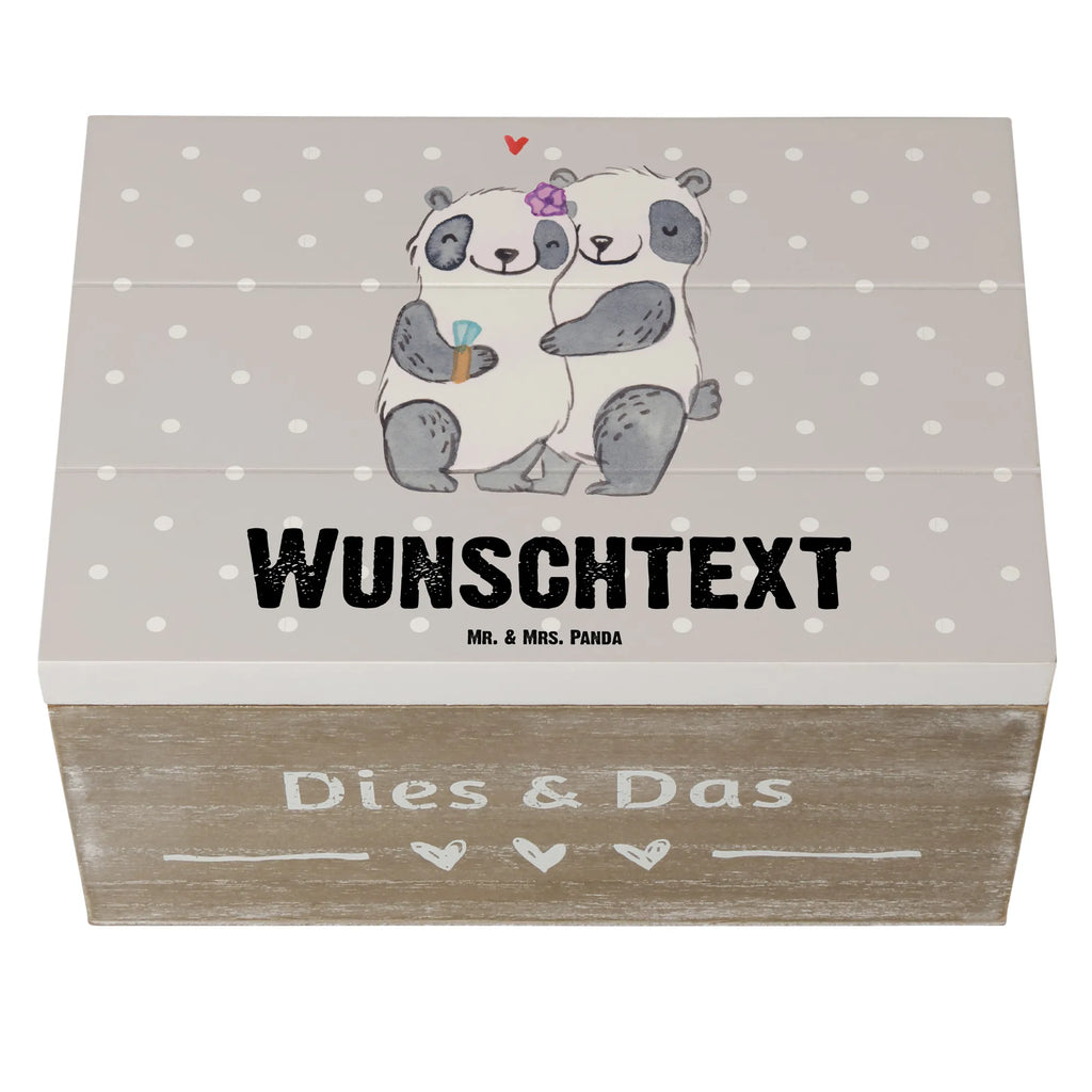 Personalisierte Holzkiste Panda Beste Verlobte der Welt Holzkiste mit Namen, Kiste mit Namen, Schatzkiste mit Namen, Truhe mit Namen, Schatulle mit Namen, Erinnerungsbox mit Namen, Erinnerungskiste, mit Namen, Dekokiste mit Namen, Aufbewahrungsbox mit Namen, Holzkiste Personalisiert, Kiste Personalisiert, Schatzkiste Personalisiert, Truhe Personalisiert, Schatulle Personalisiert, Erinnerungsbox Personalisiert, Erinnerungskiste Personalisiert, Dekokiste Personalisiert, Aufbewahrungsbox Personalisiert, Geschenkbox personalisiert, GEschenkdose personalisiert, für, Dankeschön, Geschenk, Schenken, Geburtstag, Geburtstagsgeschenk, Geschenkidee, Danke, Bedanken, Mitbringsel, Freude machen, Geschenktipp, Verlobte, Verloben, Verlobung, Traumfrau, Frau, Freundin, Ehefrau, Zukünftige, Hochzeit, Ehe