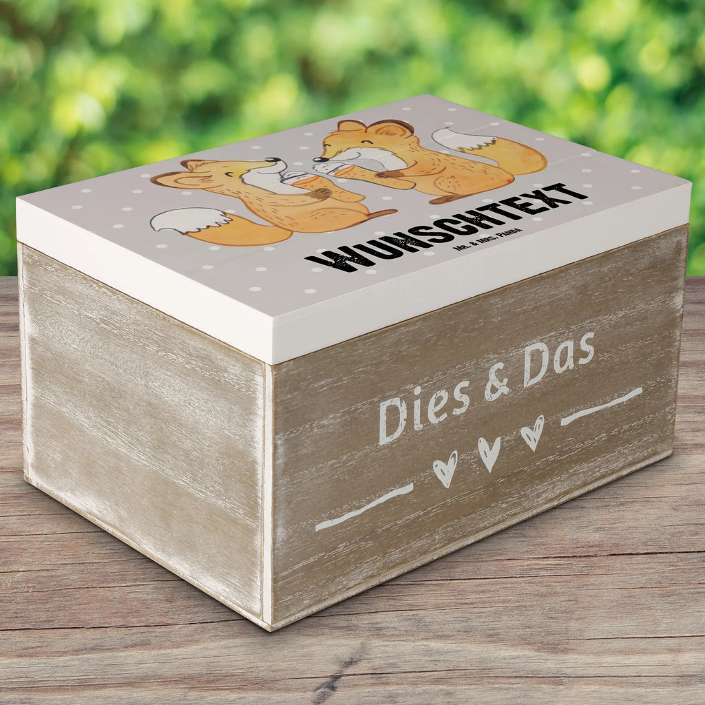 Personalisierte Holzkiste Fuchs Bester Vetter der Welt Holzkiste mit Namen, Kiste mit Namen, Schatzkiste mit Namen, Truhe mit Namen, Schatulle mit Namen, Erinnerungsbox mit Namen, Erinnerungskiste, mit Namen, Dekokiste mit Namen, Aufbewahrungsbox mit Namen, Holzkiste Personalisiert, Kiste Personalisiert, Schatzkiste Personalisiert, Truhe Personalisiert, Schatulle Personalisiert, Erinnerungsbox Personalisiert, Erinnerungskiste Personalisiert, Dekokiste Personalisiert, Aufbewahrungsbox Personalisiert, Geschenkbox personalisiert, GEschenkdose personalisiert, für, Dankeschön, Geschenk, Schenken, Geburtstag, Geburtstagsgeschenk, Geschenkidee, Danke, Bedanken, Mitbringsel, Freude machen, Geschenktipp, Vetter, Cousin, Kousin, Sohn von Onkel, Sohn von Tante, Familie, Verwandtschaft, Cousine