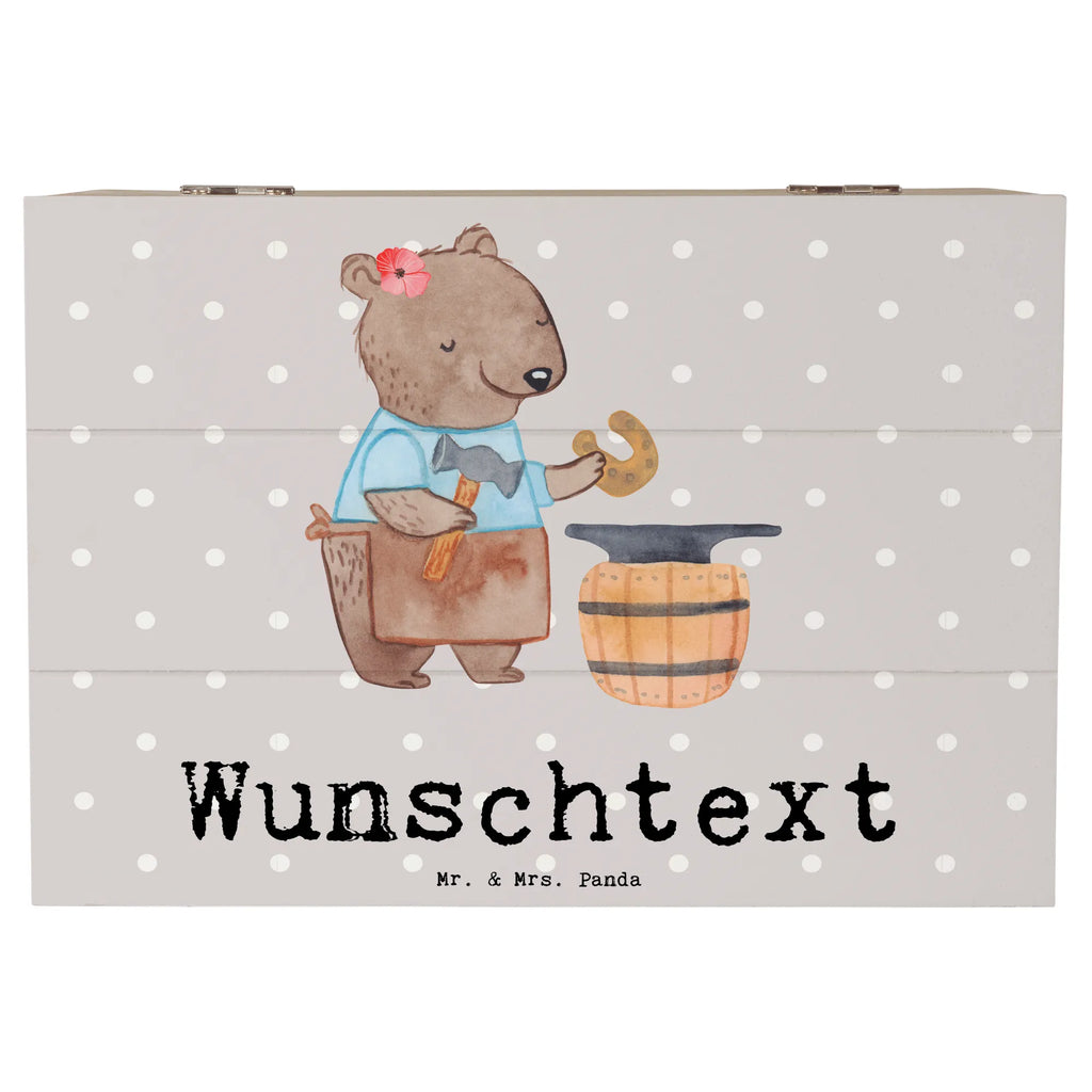 Personalisierte Holzkiste Schmiedin Herz Holzkiste mit Namen, Kiste mit Namen, Schatzkiste mit Namen, Truhe mit Namen, Schatulle mit Namen, Erinnerungsbox mit Namen, Erinnerungskiste, mit Namen, Dekokiste mit Namen, Aufbewahrungsbox mit Namen, Holzkiste Personalisiert, Kiste Personalisiert, Schatzkiste Personalisiert, Truhe Personalisiert, Schatulle Personalisiert, Erinnerungsbox Personalisiert, Erinnerungskiste Personalisiert, Dekokiste Personalisiert, Aufbewahrungsbox Personalisiert, Geschenkbox personalisiert, GEschenkdose personalisiert, Beruf, Ausbildung, Jubiläum, Abschied, Rente, Kollege, Kollegin, Geschenk, Schenken, Arbeitskollege, Mitarbeiter, Firma, Danke, Dankeschön