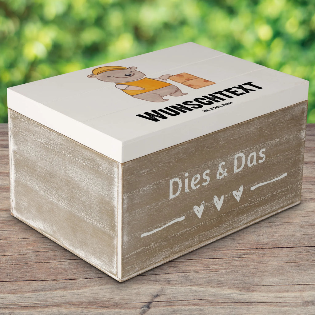 Personalisierte Holzkiste Möbelpackerin Herz Holzkiste mit Namen, Kiste mit Namen, Schatzkiste mit Namen, Truhe mit Namen, Schatulle mit Namen, Erinnerungsbox mit Namen, Erinnerungskiste, mit Namen, Dekokiste mit Namen, Aufbewahrungsbox mit Namen, Holzkiste Personalisiert, Kiste Personalisiert, Schatzkiste Personalisiert, Truhe Personalisiert, Schatulle Personalisiert, Erinnerungsbox Personalisiert, Erinnerungskiste Personalisiert, Dekokiste Personalisiert, Aufbewahrungsbox Personalisiert, Geschenkbox personalisiert, GEschenkdose personalisiert, Beruf, Ausbildung, Jubiläum, Abschied, Rente, Kollege, Kollegin, Geschenk, Schenken, Arbeitskollege, Mitarbeiter, Firma, Danke, Dankeschön, Möbelpackerin, Umzugshelferin, Umzugsfirma, Umzugsservice