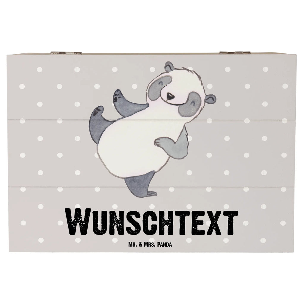 Personalisierte Holzkiste Panda Kampfkunst Holzkiste mit Namen, Kiste mit Namen, Schatzkiste mit Namen, Truhe mit Namen, Schatulle mit Namen, Erinnerungsbox mit Namen, Erinnerungskiste, mit Namen, Dekokiste mit Namen, Aufbewahrungsbox mit Namen, Holzkiste Personalisiert, Kiste Personalisiert, Schatzkiste Personalisiert, Truhe Personalisiert, Schatulle Personalisiert, Erinnerungsbox Personalisiert, Erinnerungskiste Personalisiert, Dekokiste Personalisiert, Aufbewahrungsbox Personalisiert, Geschenkbox personalisiert, GEschenkdose personalisiert, Geschenk, Sport, Sportart, Hobby, Schenken, Danke, Dankeschön, Auszeichnung, Gewinn, Sportler, Kampfkunst, Kampfsportarten, Selbstverteidigung