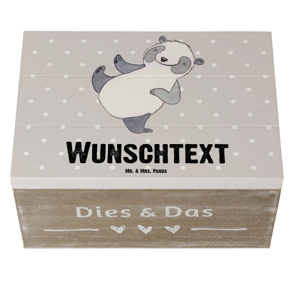 Personalisierte Holzkiste Panda Kampfkunst Holzkiste mit Namen, Kiste mit Namen, Schatzkiste mit Namen, Truhe mit Namen, Schatulle mit Namen, Erinnerungsbox mit Namen, Erinnerungskiste, mit Namen, Dekokiste mit Namen, Aufbewahrungsbox mit Namen, Holzkiste Personalisiert, Kiste Personalisiert, Schatzkiste Personalisiert, Truhe Personalisiert, Schatulle Personalisiert, Erinnerungsbox Personalisiert, Erinnerungskiste Personalisiert, Dekokiste Personalisiert, Aufbewahrungsbox Personalisiert, Geschenkbox personalisiert, GEschenkdose personalisiert, Geschenk, Sport, Sportart, Hobby, Schenken, Danke, Dankeschön, Auszeichnung, Gewinn, Sportler, Kampfkunst, Kampfsportarten, Selbstverteidigung