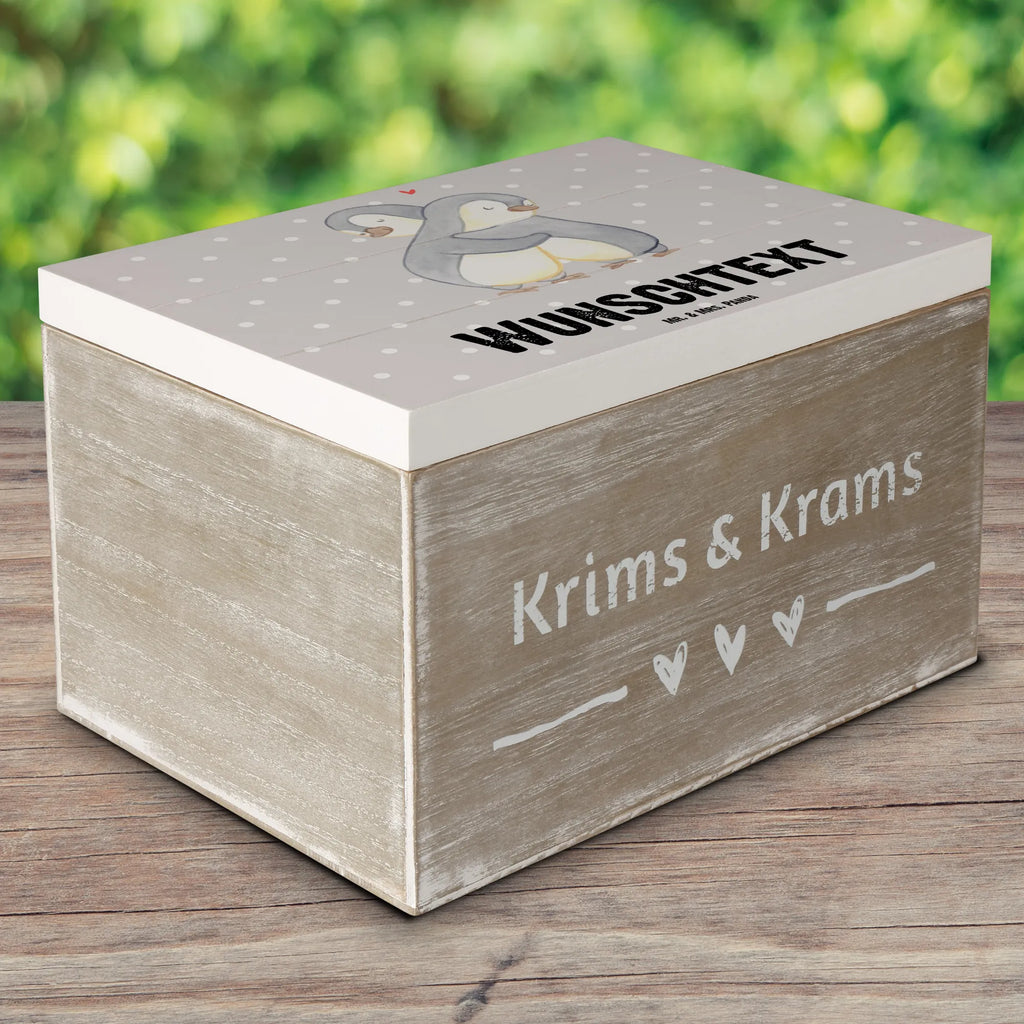 Personalisierte Holzkiste Pinguin Beste Cousine der Welt Holzkiste mit Namen, Kiste mit Namen, Schatzkiste mit Namen, Truhe mit Namen, Schatulle mit Namen, Erinnerungsbox mit Namen, Erinnerungskiste, mit Namen, Dekokiste mit Namen, Aufbewahrungsbox mit Namen, Holzkiste Personalisiert, Kiste Personalisiert, Schatzkiste Personalisiert, Truhe Personalisiert, Schatulle Personalisiert, Erinnerungsbox Personalisiert, Erinnerungskiste Personalisiert, Dekokiste Personalisiert, Aufbewahrungsbox Personalisiert, Geschenkbox personalisiert, GEschenkdose personalisiert, für, Dankeschön, Geschenk, Schenken, Geburtstag, Geburtstagsgeschenk, Geschenkidee, Danke, Bedanken, Mitbringsel, Freude machen, Geschenktipp, Cousine, Kusine, Kousine, Cousinchen, Tochter von Onkel, Tochter von Tante, Familie, Verwandtschaft, Cousin