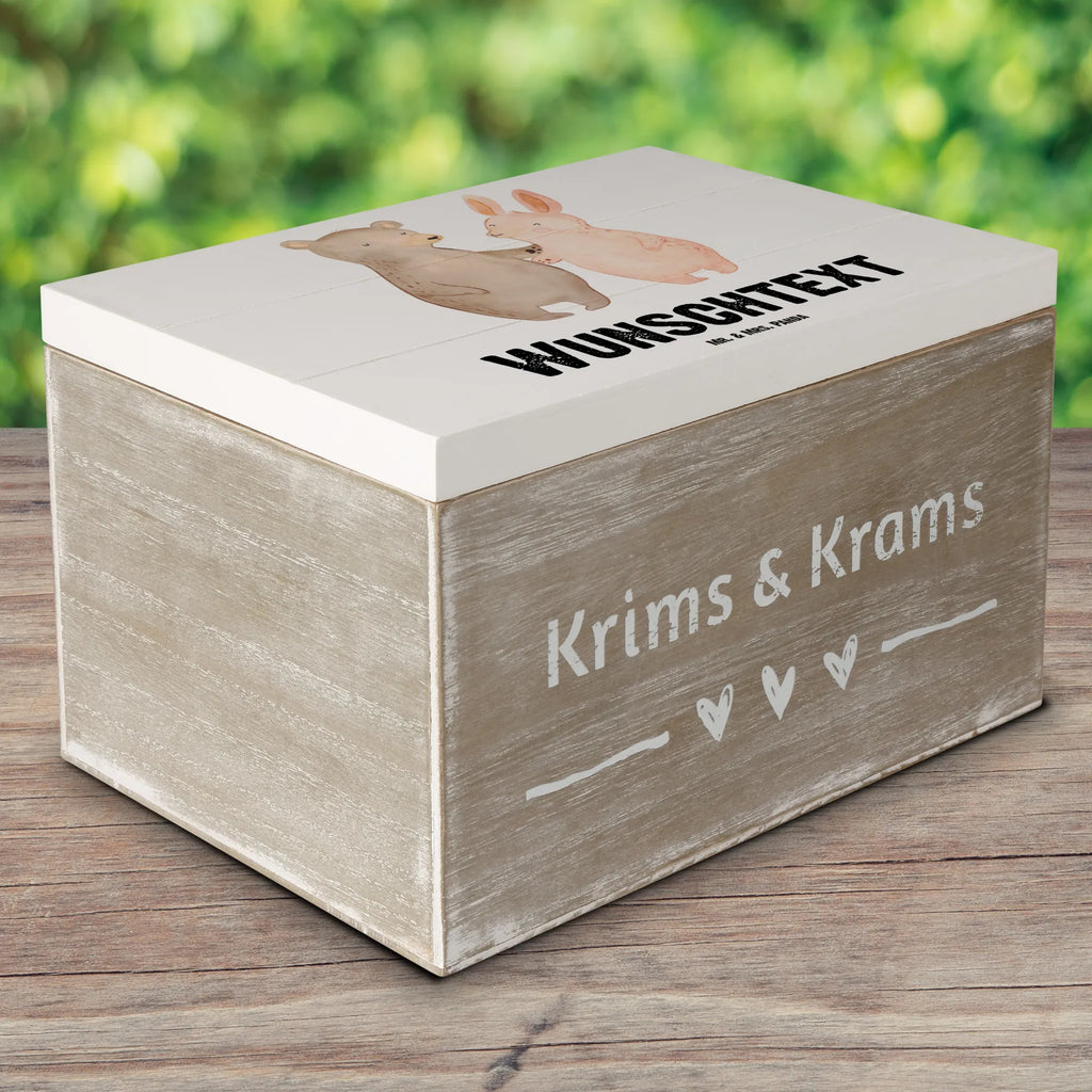 Personalisierte Holzkiste Hase Beste Freundschaft der Welt Holzkiste mit Namen, Kiste mit Namen, Schatzkiste mit Namen, Truhe mit Namen, Schatulle mit Namen, Erinnerungsbox mit Namen, Erinnerungskiste, mit Namen, Dekokiste mit Namen, Aufbewahrungsbox mit Namen, Holzkiste Personalisiert, Kiste Personalisiert, Schatzkiste Personalisiert, Truhe Personalisiert, Schatulle Personalisiert, Erinnerungsbox Personalisiert, Erinnerungskiste Personalisiert, Dekokiste Personalisiert, Aufbewahrungsbox Personalisiert, Geschenkbox personalisiert, GEschenkdose personalisiert, für, Dankeschön, Geschenk, Schenken, Geburtstag, Geburtstagsgeschenk, Geschenkidee, Danke, Bedanken, Mitbringsel, Freude machen, Geschenktipp, Freundschaft, Freunde, Freunde fürs Leben, best friends, Freundin, Freund, Clique, Kumpel, bae, bff