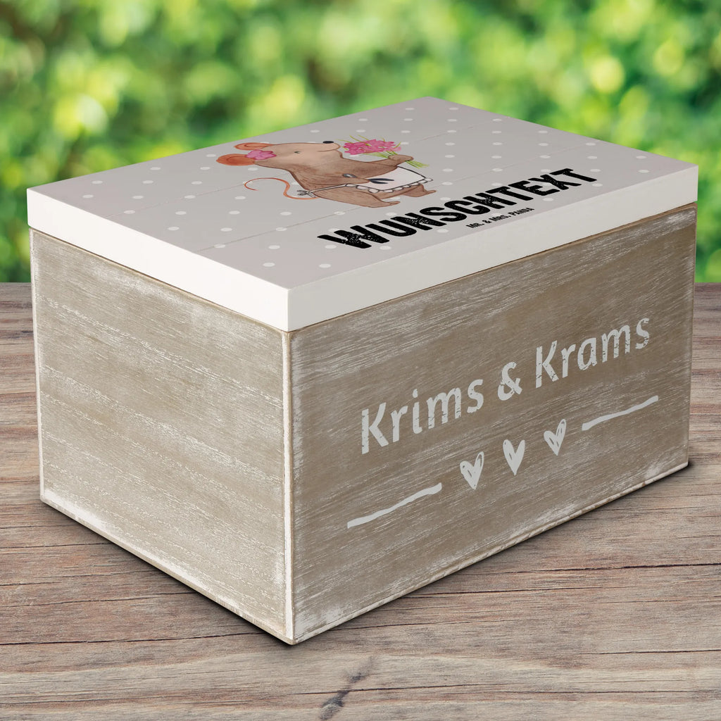 Personalisierte Holzkiste Maus Beste Nachbarin der Welt Holzkiste mit Namen, Kiste mit Namen, Schatzkiste mit Namen, Truhe mit Namen, Schatulle mit Namen, Erinnerungsbox mit Namen, Erinnerungskiste, mit Namen, Dekokiste mit Namen, Aufbewahrungsbox mit Namen, Holzkiste Personalisiert, Kiste Personalisiert, Schatzkiste Personalisiert, Truhe Personalisiert, Schatulle Personalisiert, Erinnerungsbox Personalisiert, Erinnerungskiste Personalisiert, Dekokiste Personalisiert, Aufbewahrungsbox Personalisiert, Geschenkbox personalisiert, GEschenkdose personalisiert, für, Dankeschön, Geschenk, Schenken, Geburtstag, Geburtstagsgeschenk, Geschenkidee, Danke, Bedanken, Mitbringsel, Freude machen, Geschenktipp, Nachbarin, Nachbarn, Nachbarschaft, Freundin, Angrenzer, Anwohnerin, Bewohnerin, Freundschaft