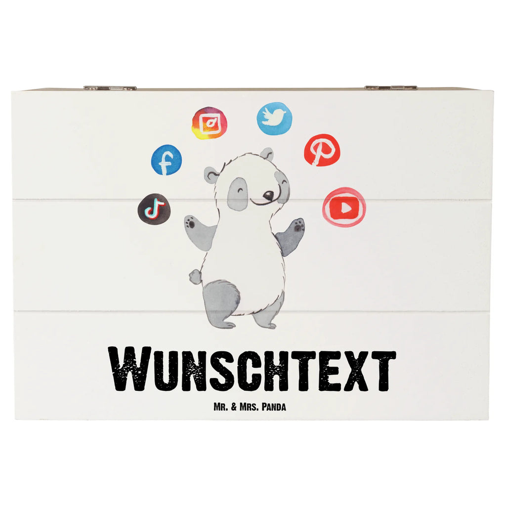 Personalisierte Holzkiste Social Media Manager Herz Holzkiste mit Namen, Kiste mit Namen, Schatzkiste mit Namen, Truhe mit Namen, Schatulle mit Namen, Erinnerungsbox mit Namen, Erinnerungskiste, mit Namen, Dekokiste mit Namen, Aufbewahrungsbox mit Namen, Holzkiste Personalisiert, Kiste Personalisiert, Schatzkiste Personalisiert, Truhe Personalisiert, Schatulle Personalisiert, Erinnerungsbox Personalisiert, Erinnerungskiste Personalisiert, Dekokiste Personalisiert, Aufbewahrungsbox Personalisiert, Geschenkbox personalisiert, GEschenkdose personalisiert, Beruf, Ausbildung, Jubiläum, Abschied, Rente, Kollege, Kollegin, Geschenk, Schenken, Arbeitskollege, Mitarbeiter, Firma, Danke, Dankeschön